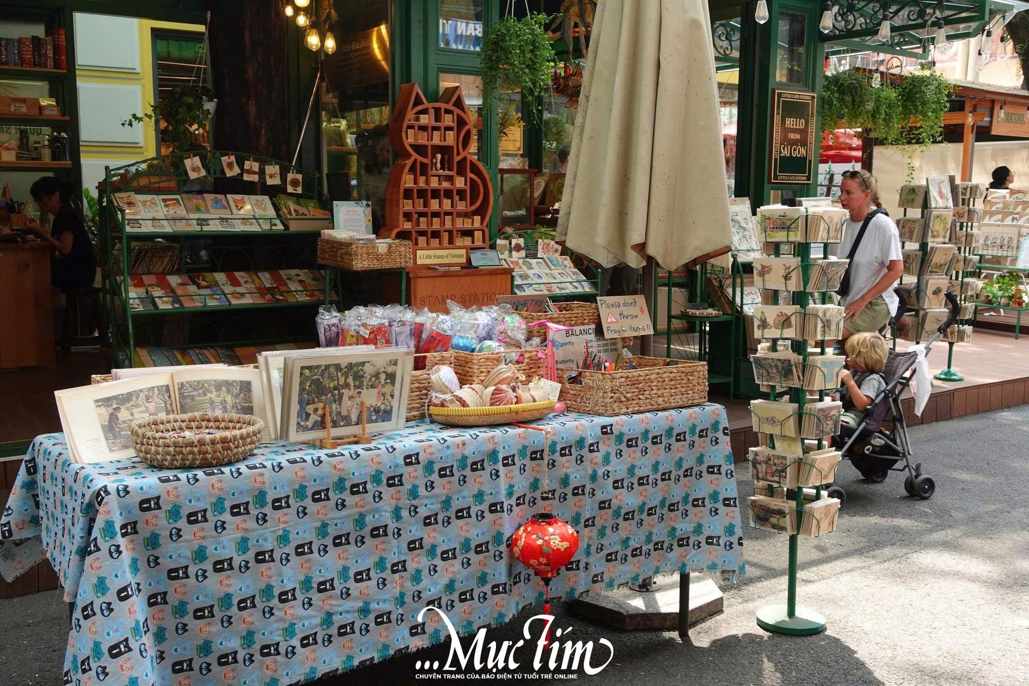 Đường sách TP.HCM nhộn nhịp chào đón Tuần lễ sách chào mừng Ngày Nhà giáo Việt Nam 20-11 - Ảnh 10.