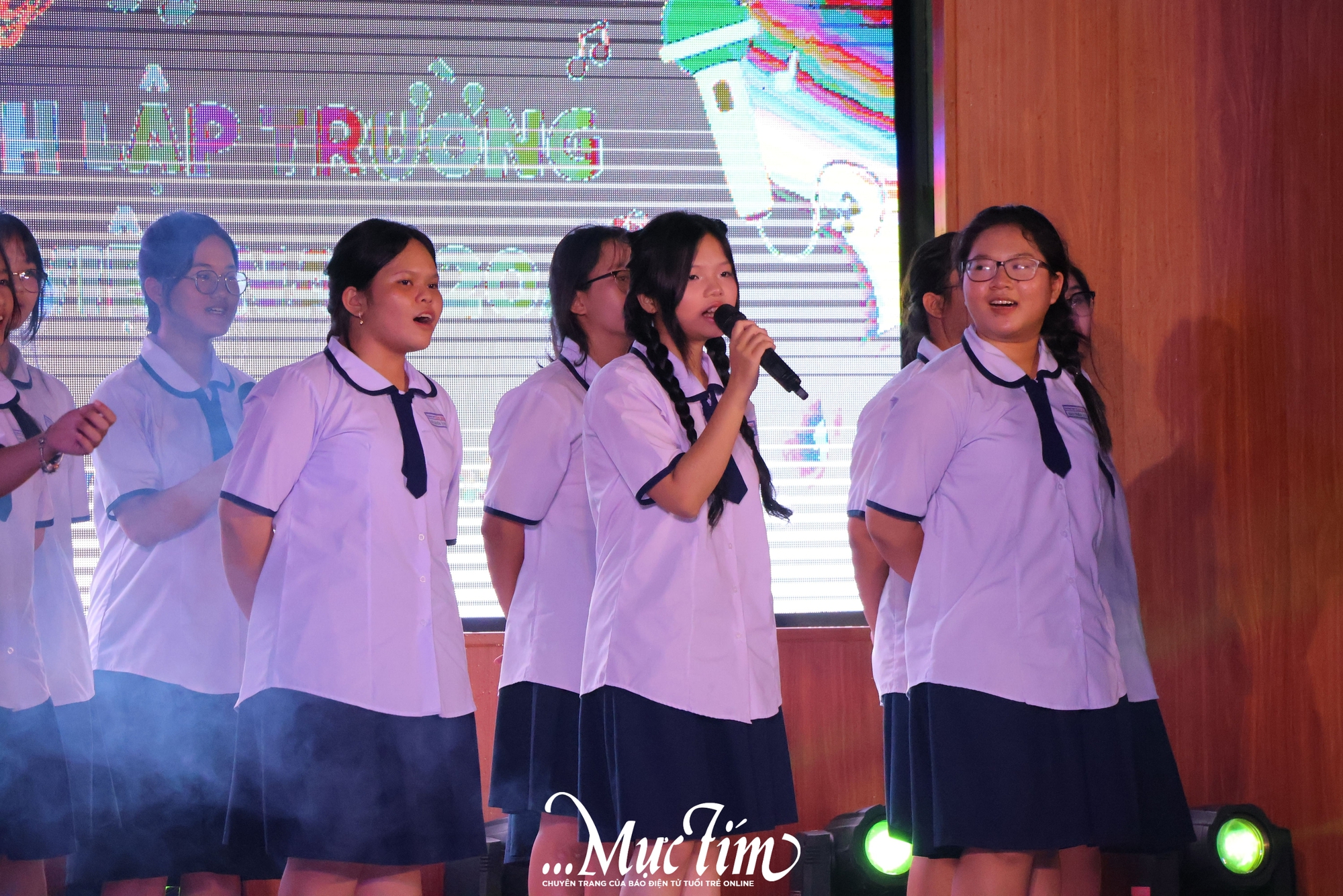 Concert chào mừng 20-11 mãn nhãn của học trò Trường THPT Tân Bình- Ảnh 7.