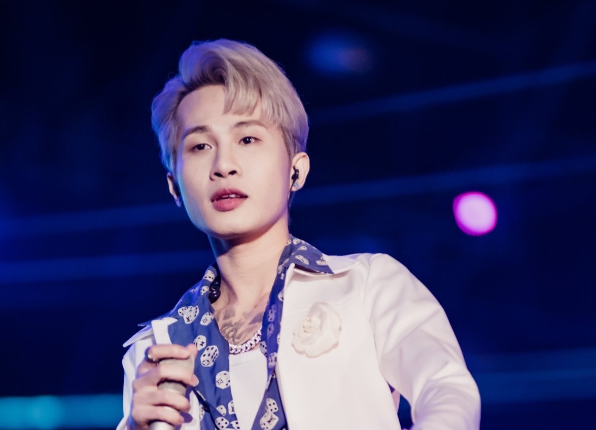 10 cuộc chia tay nảy lửa giữa nghệ sĩ và công ty quản lý: Từ TVXQ, Taylor Swift đến Jack, Mai Phương - Ảnh 10.
