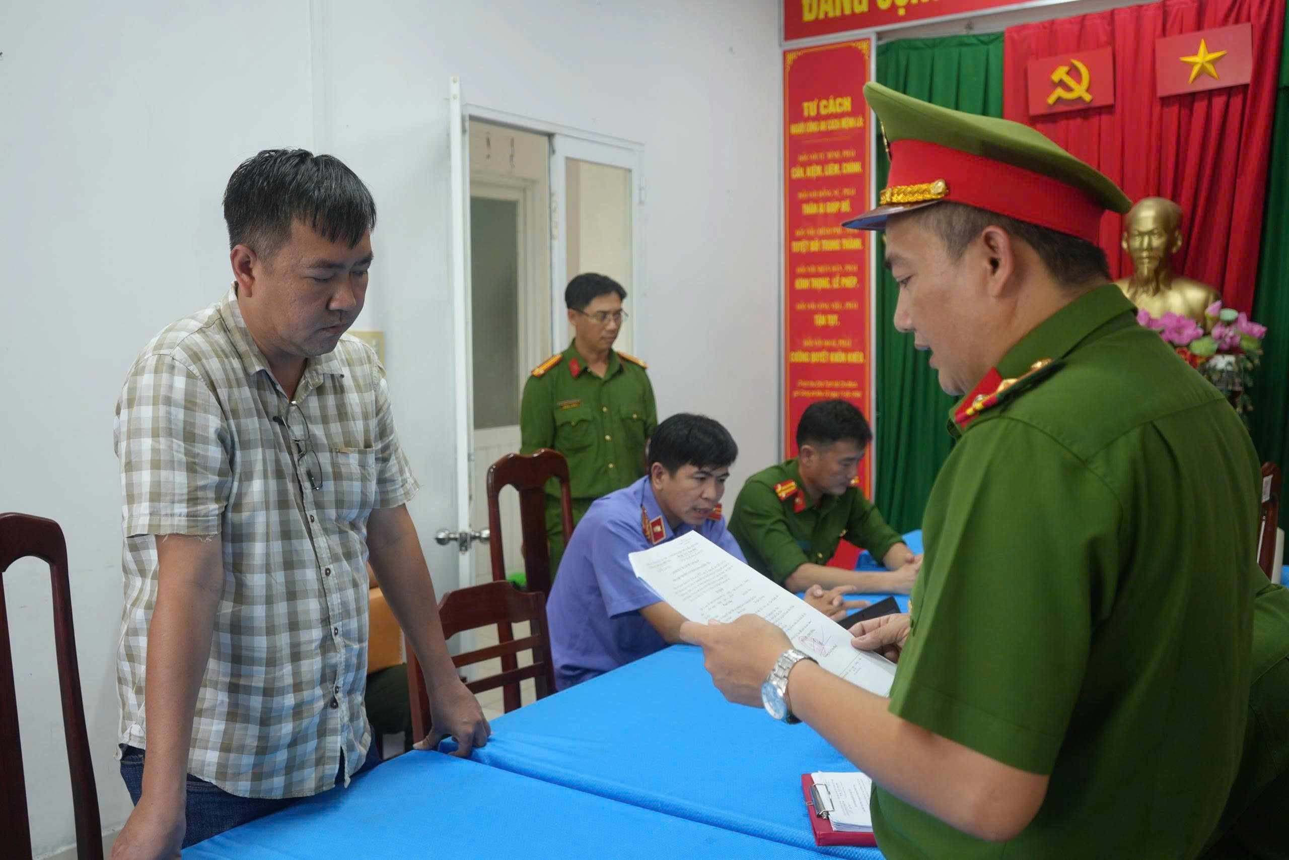 Khởi tố, bắt tạm giam 3 cựu cán bộ ngân hàng vi phạm quy định cho vay - Ảnh 3.