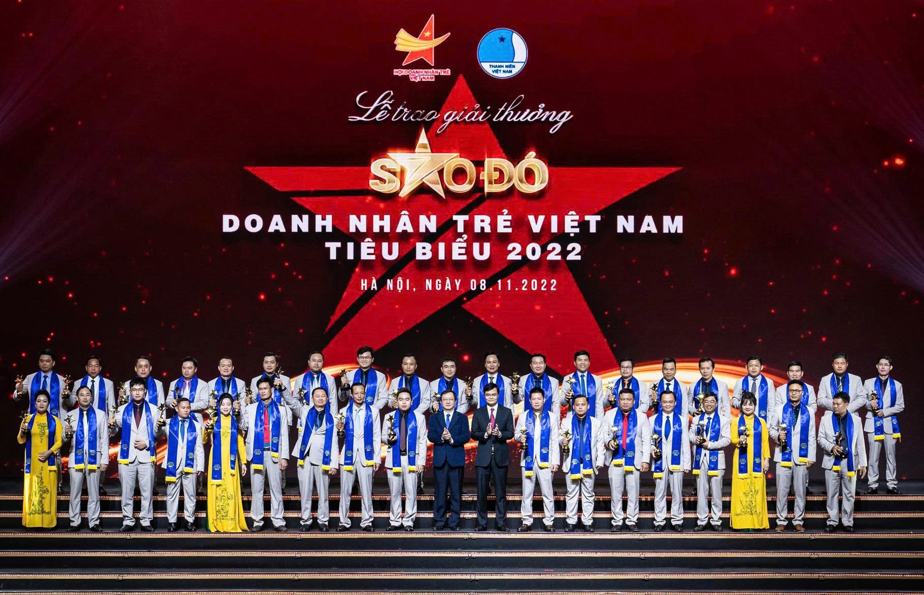 Nhiều doanh nhân trẻ nhận Giải thưởng Sao Đỏ hoạt động trong các lĩnh vực công nghệ mới - Ảnh 1.