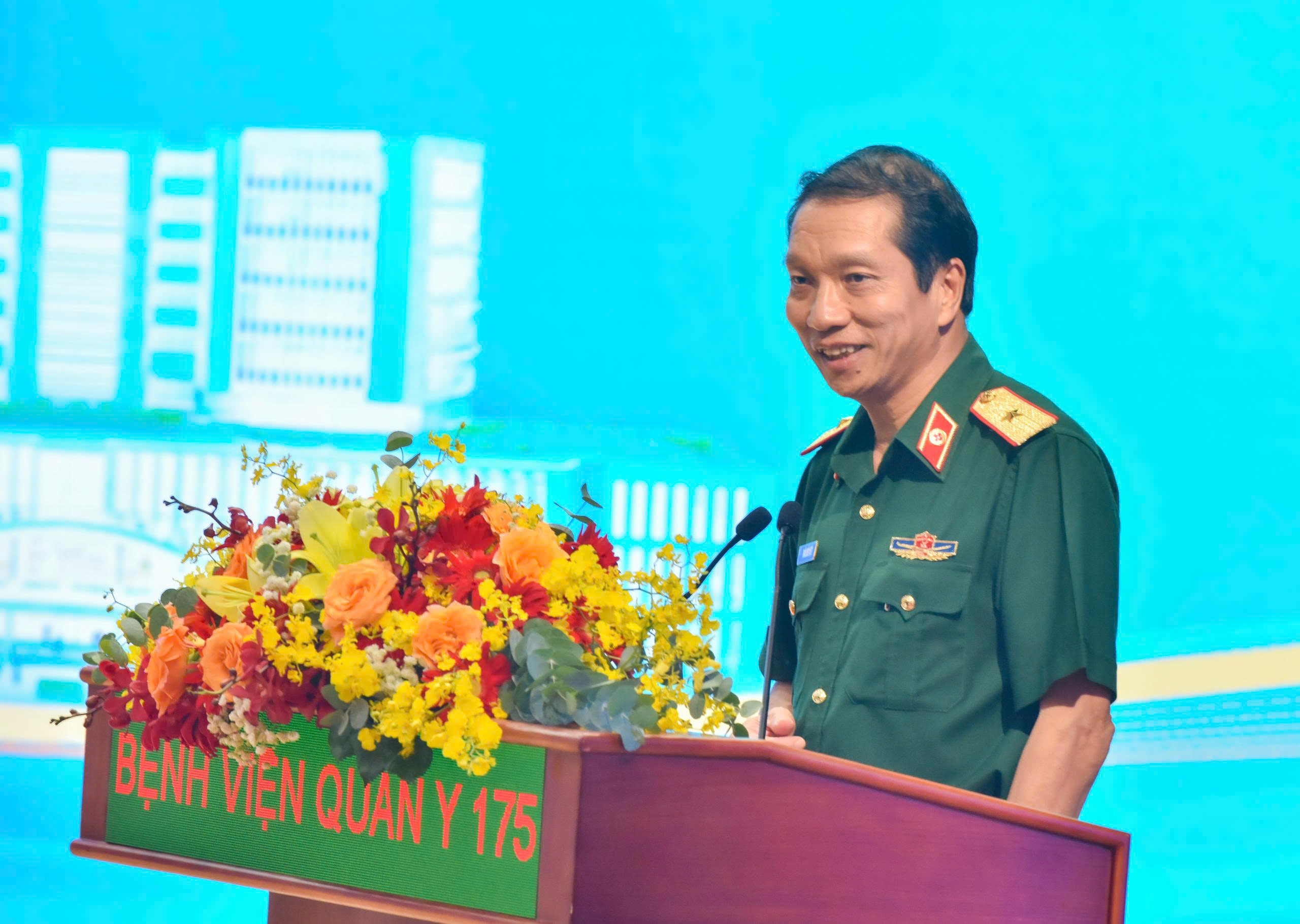 'Bên cạnh sự thấu cảm, bác sĩ cần lan tỏa tình yêu thương' - Ảnh 1.