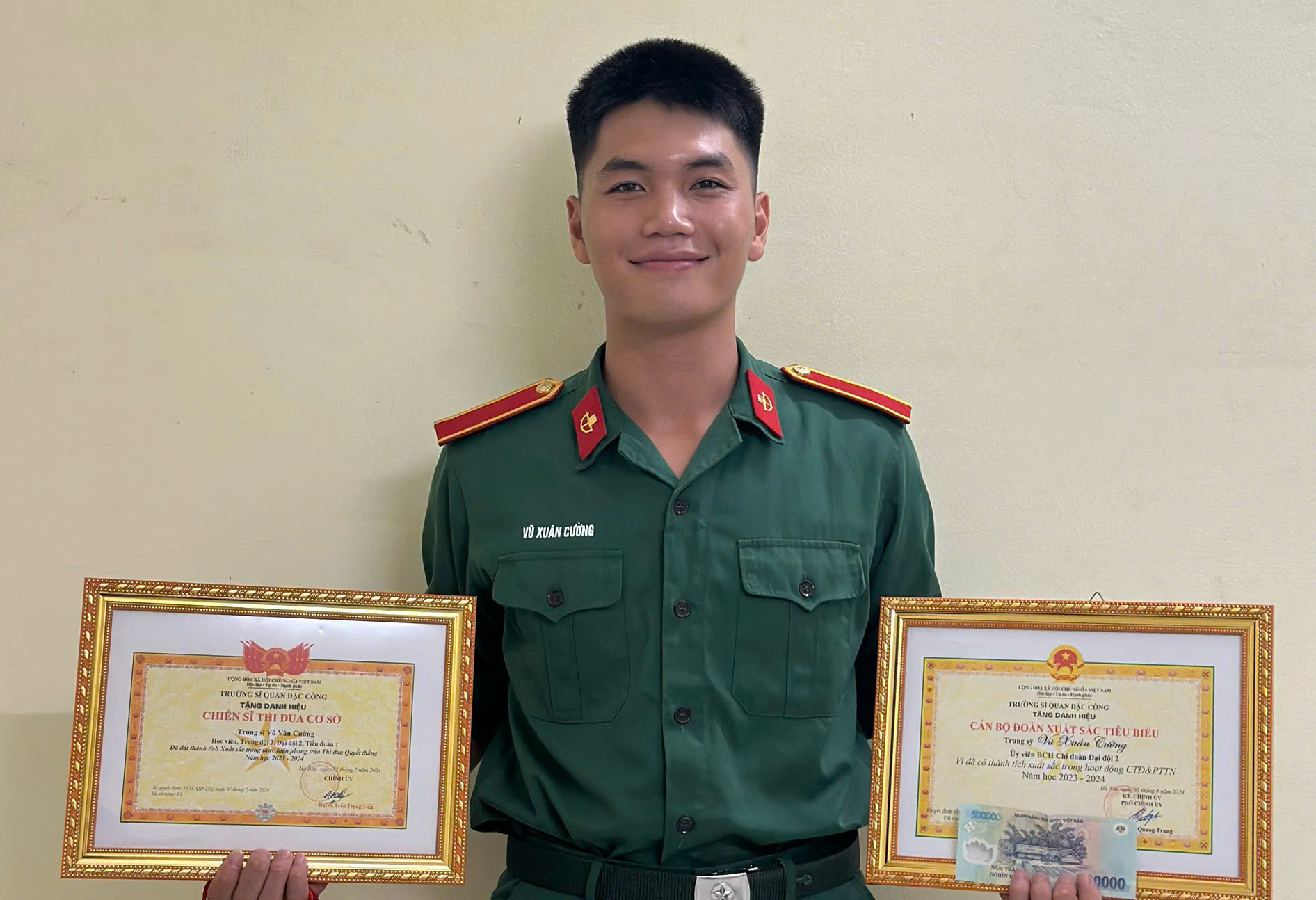 Thủ khoa đặc công nước kể chuyện khổ luyện đánh đảo, đánh cảng, 24 giờ thả trôi trên biển - Ảnh 1.