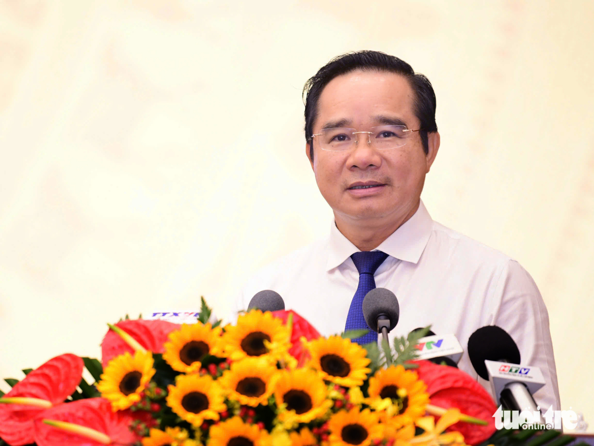 Chủ tịch UBND TP.HCM nói về đường sắt nối sân bay Long Thành, dự án chống ngập 10.000 tỉ - Ảnh 1.