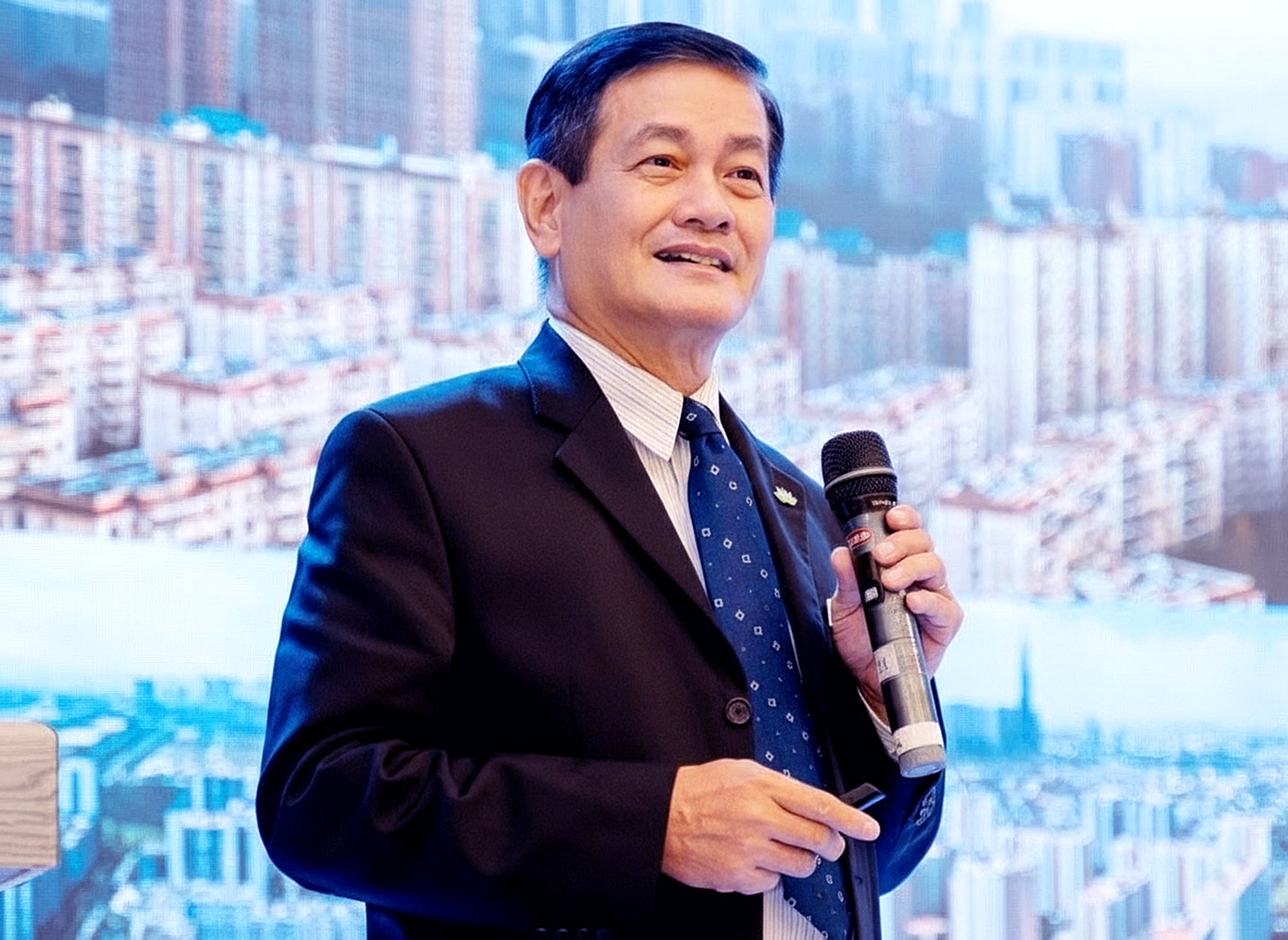 Đài tưởng niệm nạn nhân COVID-19: Nhắc nhở về một giai đoạn khốn khó nhưng đầy nghĩa tình - Ảnh 2.