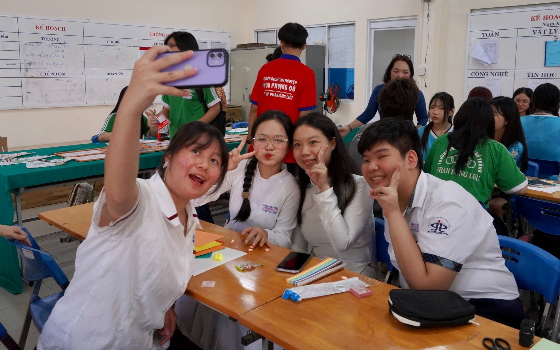 Lớp 12A11 lập 'cú đúp' tại Hội thi Học sinh thanh lịch Trường THPT Phan Đăng Lưu- Ảnh 11.