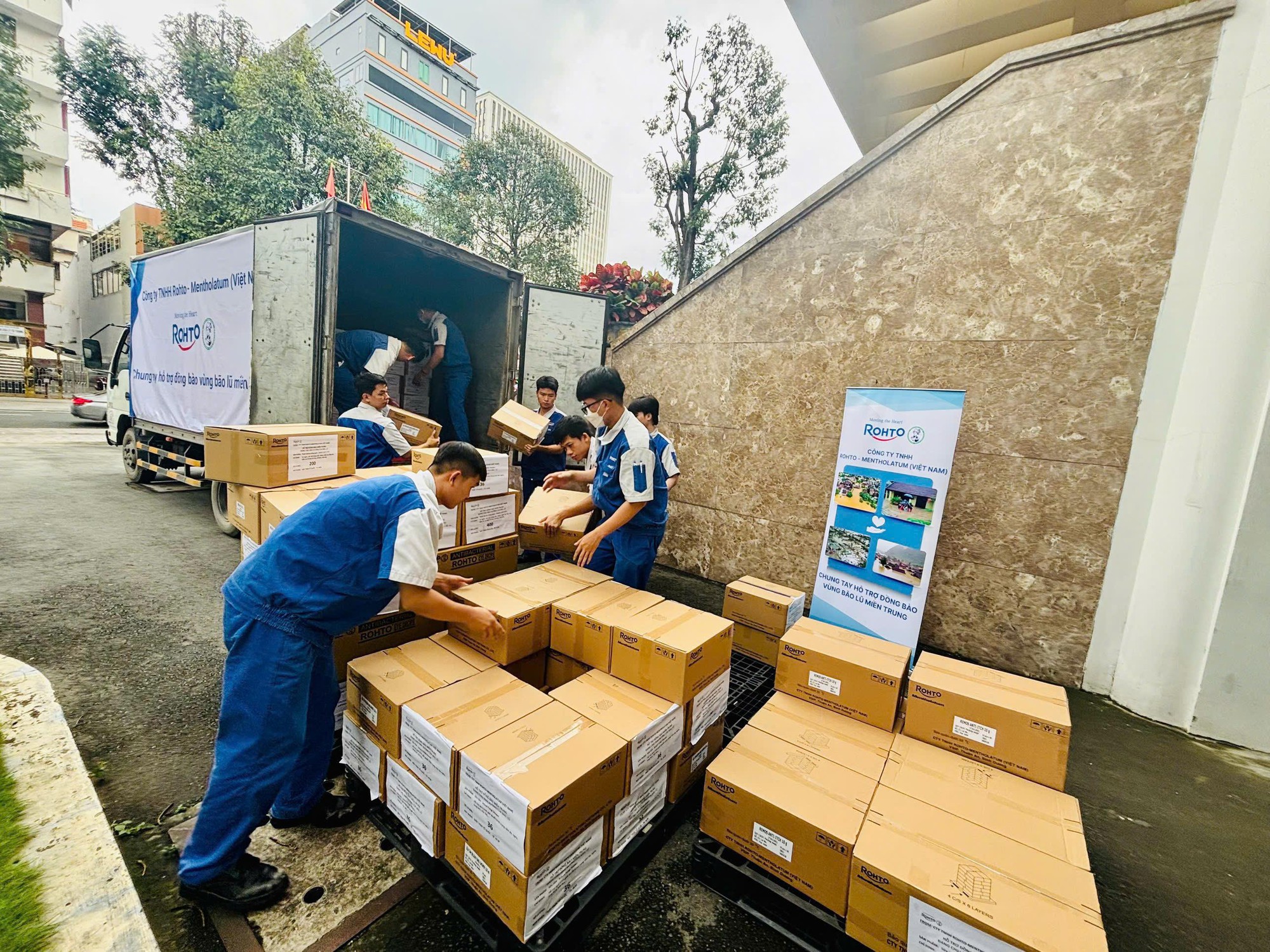 Rohto-Mentholatum - Ảnh 1.