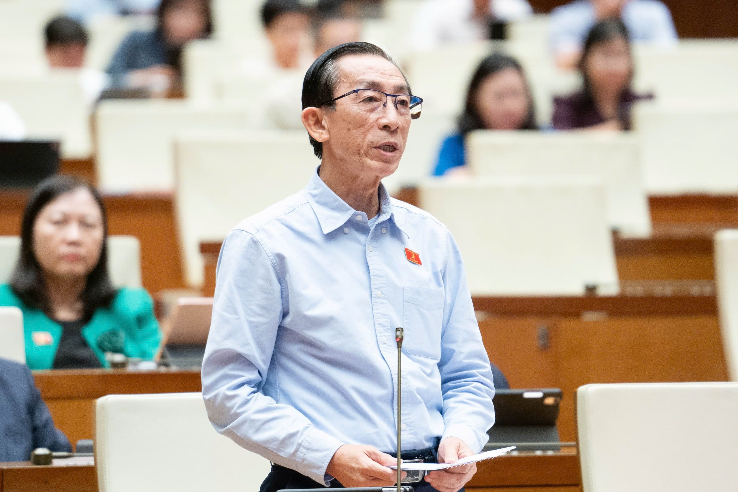 Đại biểu Quốc hội: Cần mạnh dạn bỏ giấy phép xây dựng cho tất cả nhà ở riêng lẻ - Ảnh 2.