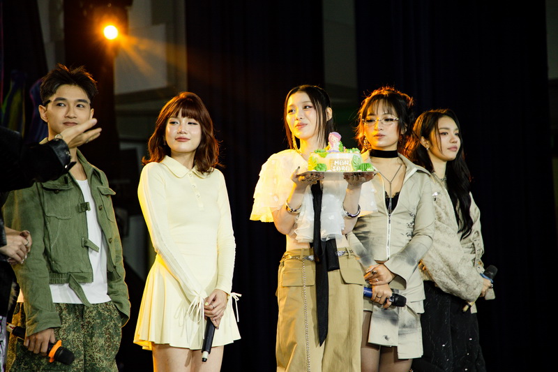 Han Sara tổ chức fan meeting cùng bộ đôi “em xinh” Hoàng Duyên, Đào Tử A1J - Ảnh 1.