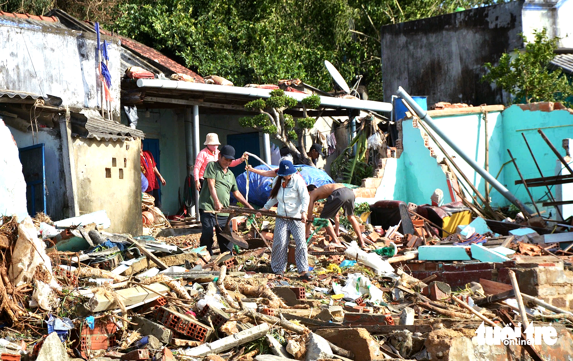 Ngày mưa nhớ cậu, nhớ buổi cơm với trái ổi, đọt rau, nước mắm dầm ớt cay cay - Ảnh 1.