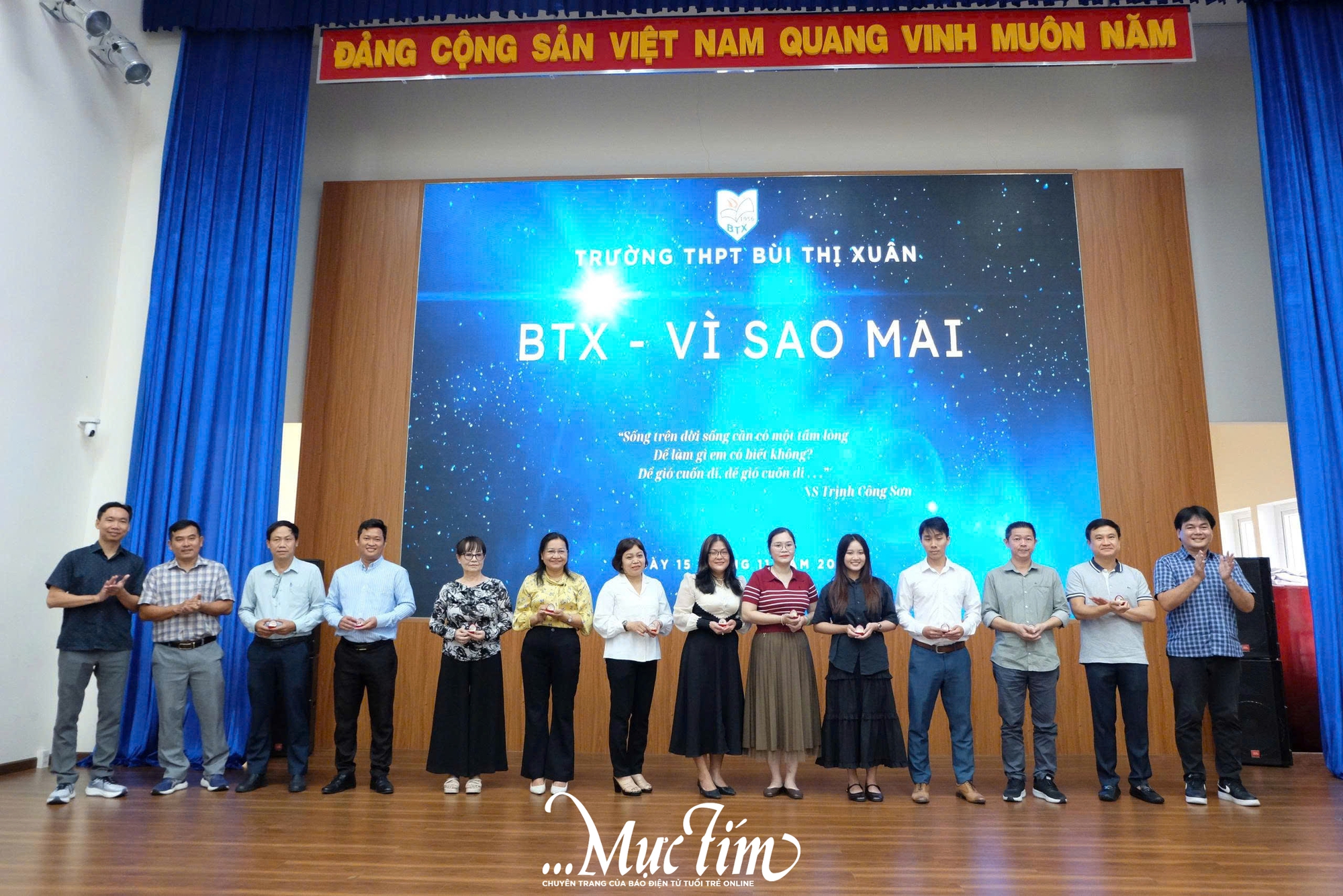 Những 'vì sao mai' tỏa sáng trong lễ trao học bổng tại Trường THPT Bùi Thị Xuân - Ảnh 2.
