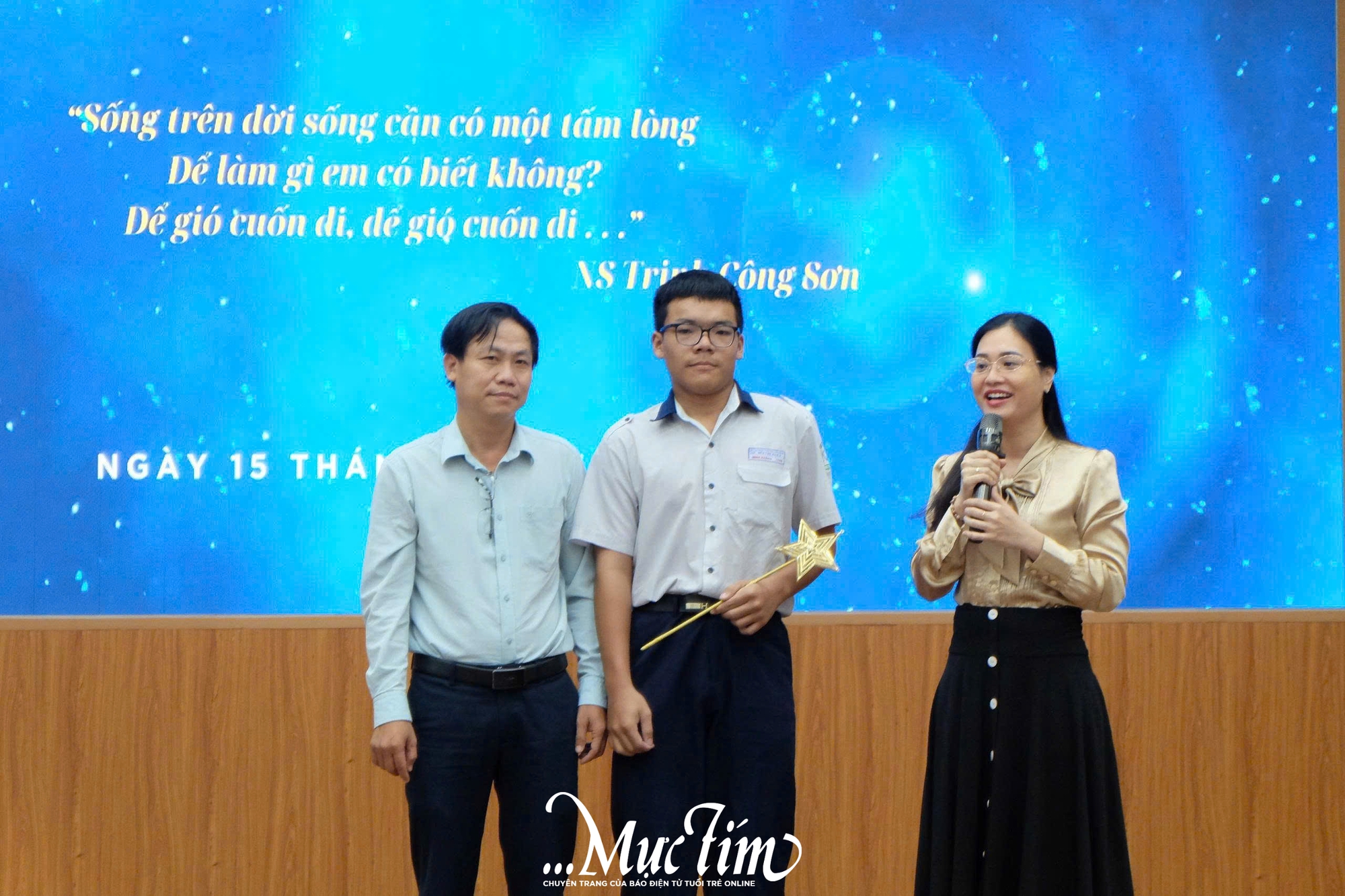 Những 'vì sao mai' tỏa sáng trong lễ trao học bổng tại Trường THPT Bùi Thị Xuân - Ảnh 5.
