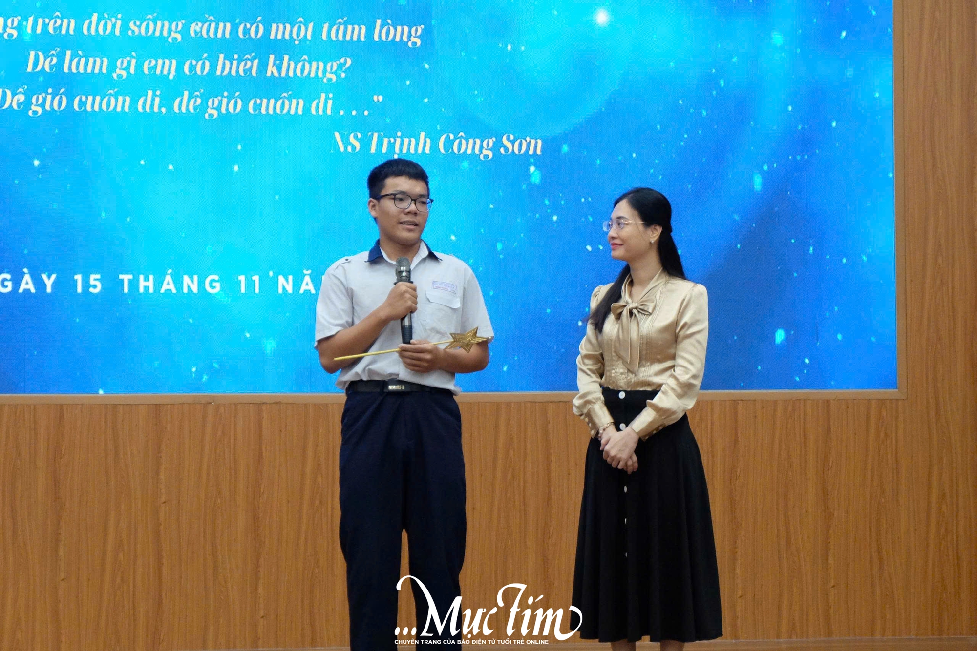 Những 'vì sao mai' tỏa sáng trong lễ trao học bổng tại Trường THPT Bùi Thị Xuân - Ảnh 6.