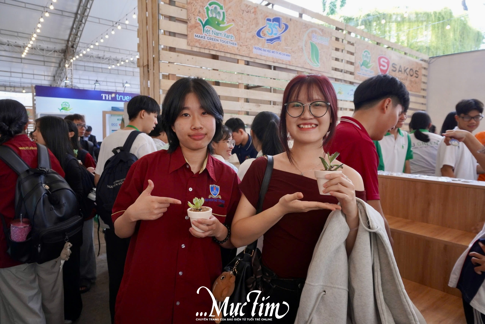 Sinh viên Trường đại học Mở TP.HCM giải mã ký hiệu nhựa tại Ngày hội Việt Nam Xanh - Ảnh 6.