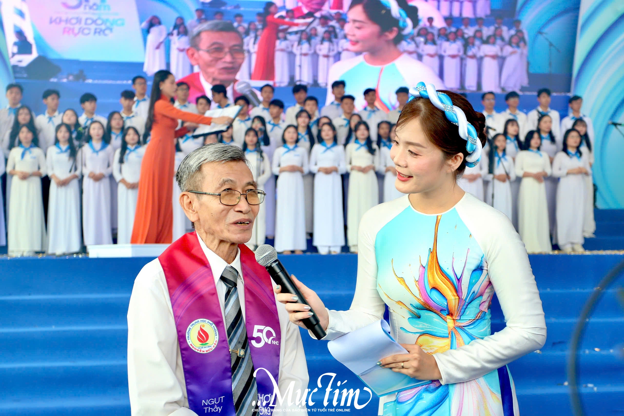 Rực rỡ hành trình 50 năm khơi dòng tri thức của Trường THPT Nguyễn Hữu Cầu- Ảnh 6.