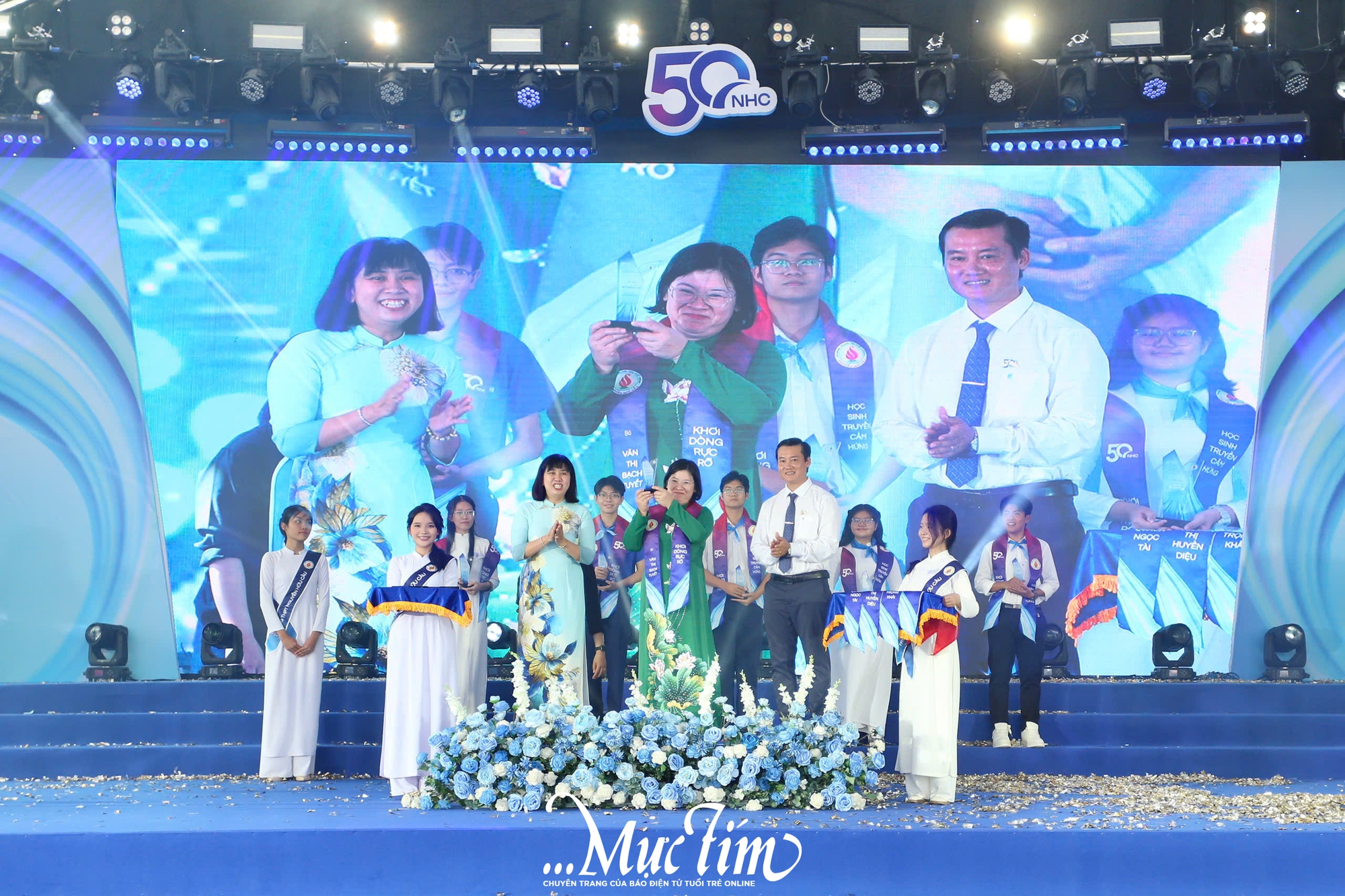 Rực rỡ hành trình 50 năm khơi dòng tri thức của Trường THPT Nguyễn Hữu Cầu- Ảnh 7.