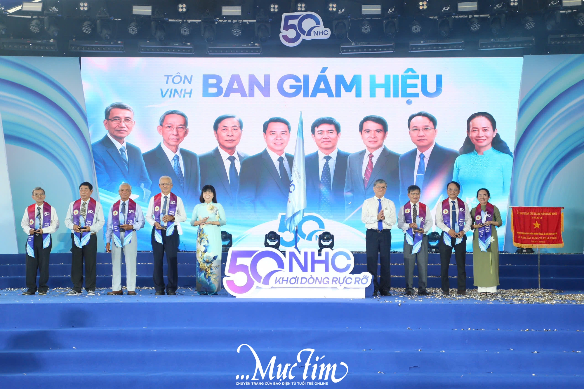 Rực rỡ hành trình 50 năm khơi dòng tri thức của Trường THPT Nguyễn Hữu Cầu- Ảnh 10.