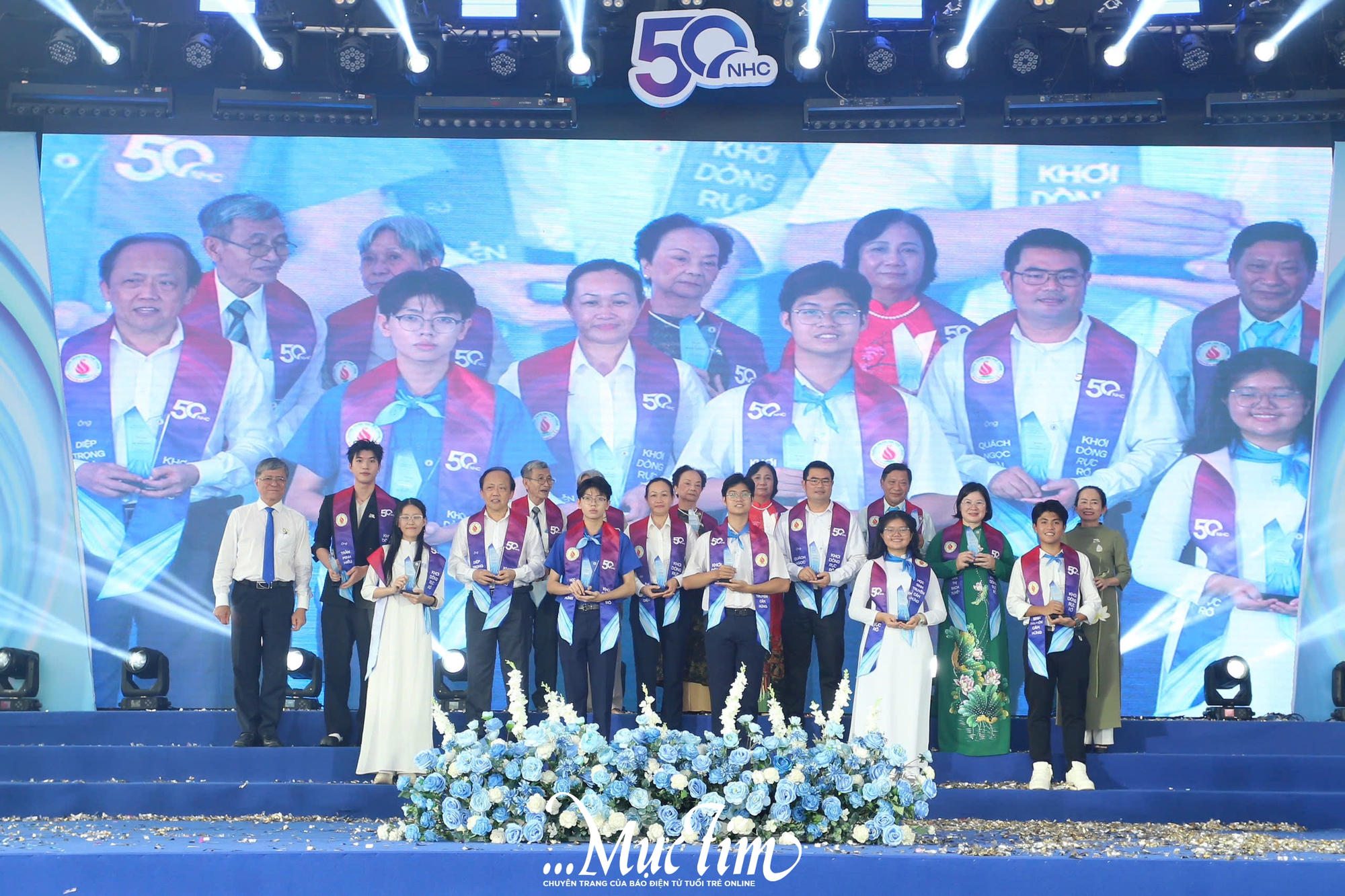 Rực rỡ hành trình 50 năm khơi dòng tri thức của Trường THPT Nguyễn Hữu Cầu- Ảnh 11.