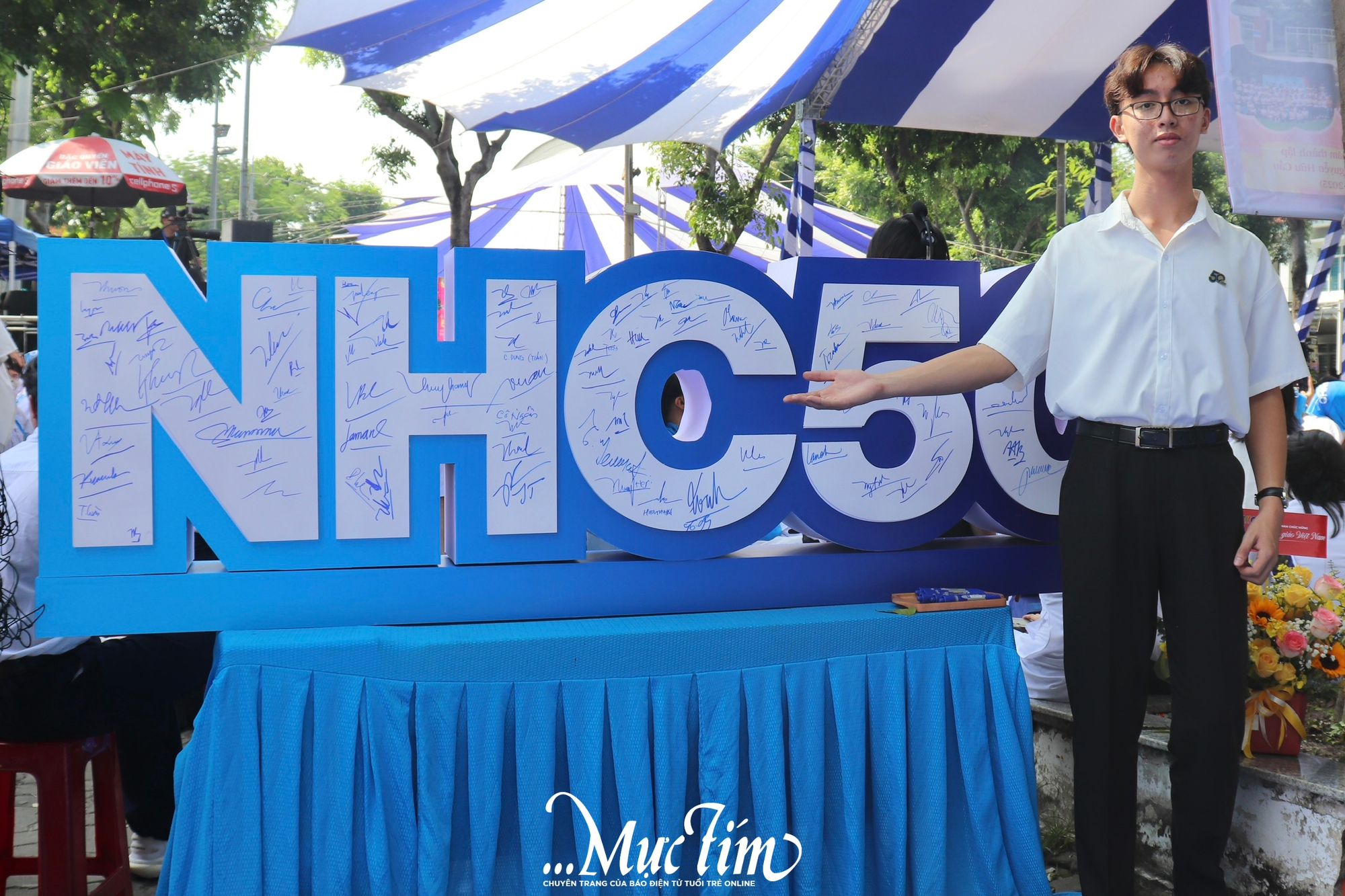 Rực rỡ hành trình 50 năm khơi dòng tri thức của Trường THPT Nguyễn Hữu Cầu- Ảnh 16.