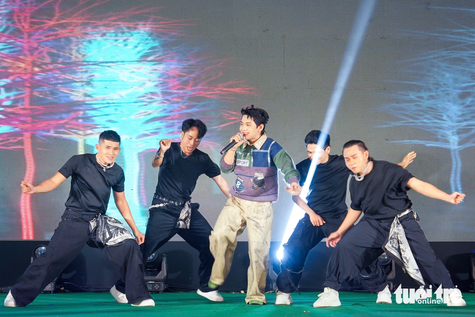 Khán giả Việt Nam Xanh cổ vũ nhiệt tình khi một anh trai hỏi: Có biết Jaysonlei không? - Ảnh 3.