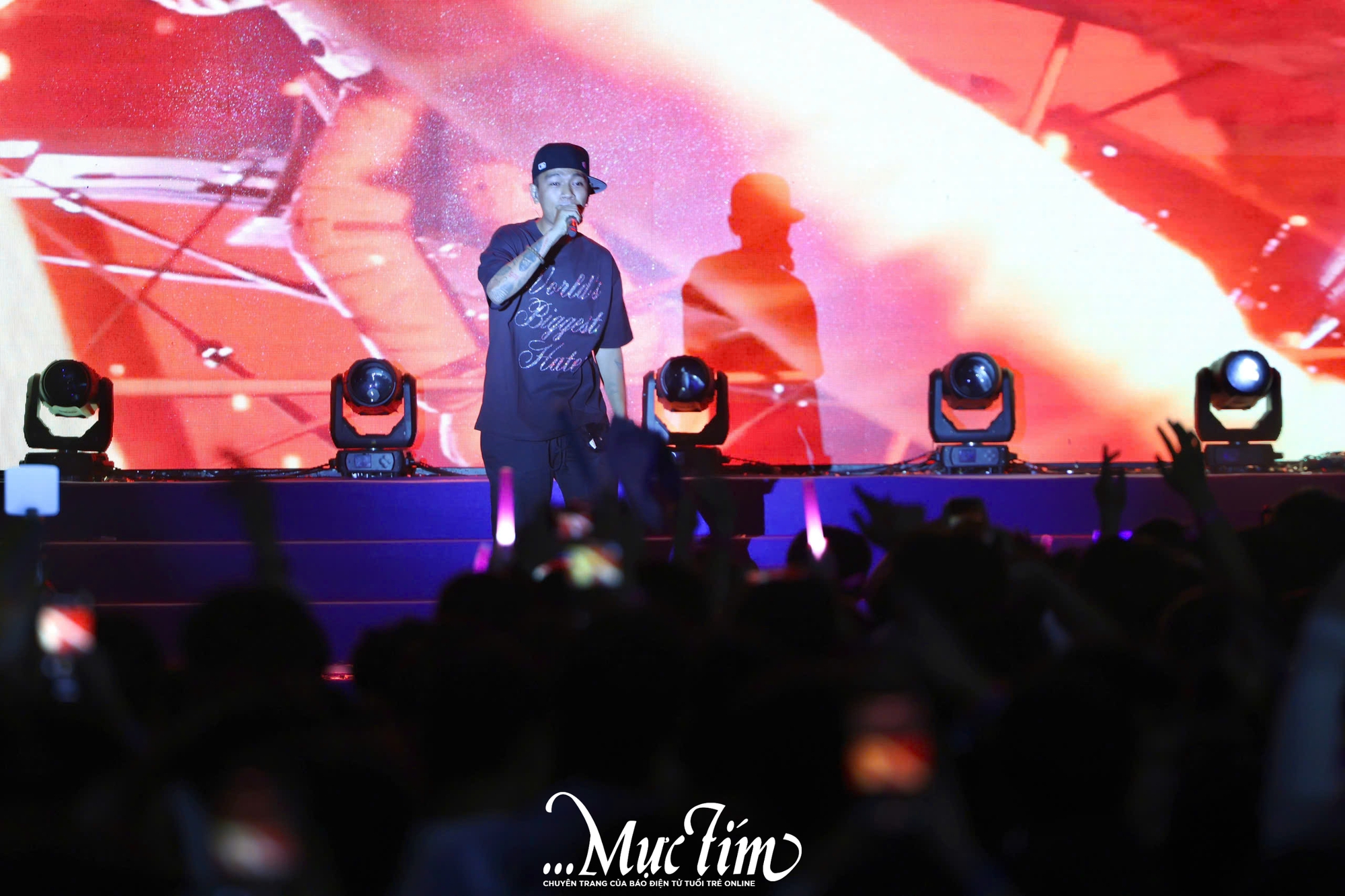 Phùng Khánh Linh, Lil Wuyn khuấy động concert kỷ niệm 50 năm thành lập Trường THPT Nguyễn Hữu Cầu- Ảnh 4. Phùng Khánh Linh, Lil Wuyn khuấy động concert kỷ niệm 50 năm thành lập Trường THPT Nguyễn Hữu Cầu- Ảnh 4.