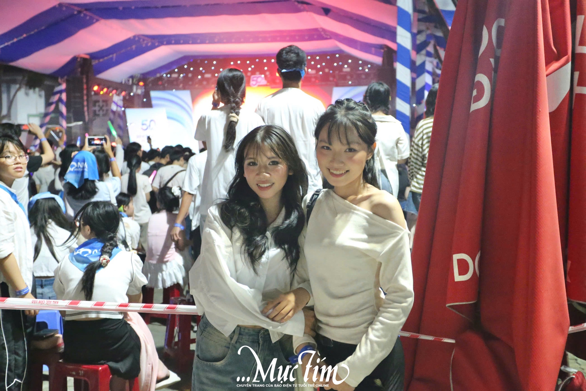 Phùng Khánh Linh, Lil Wuyn khuấy động concert kỷ niệm 50 năm thành lập Trường THPT Nguyễn Hữu Cầu- Ảnh 10. Phùng Khánh Linh, Lil Wuyn khuấy động concert kỷ niệm 50 năm thành lập Trường THPT Nguyễn Hữu Cầu- Ảnh 10.