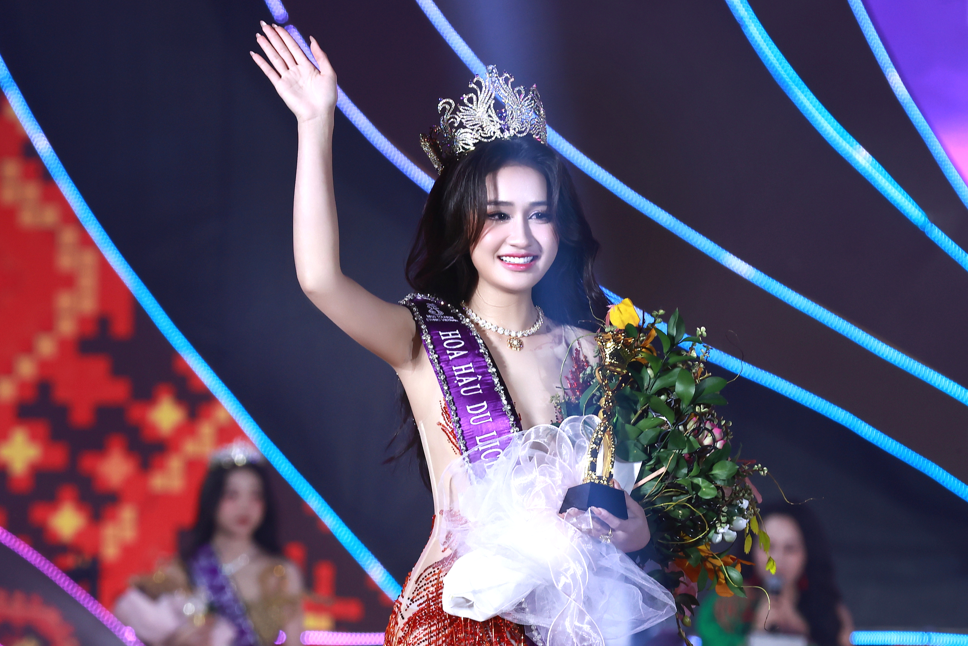 Cô gái Hà Nội sinh năm 2005 trở thành Hoa hậu Du lịch Dân tộc Việt Nam 2025 - Ảnh 1. Hoa hậu Du lịch Dân tộc Việt Nam - Ảnh 1.