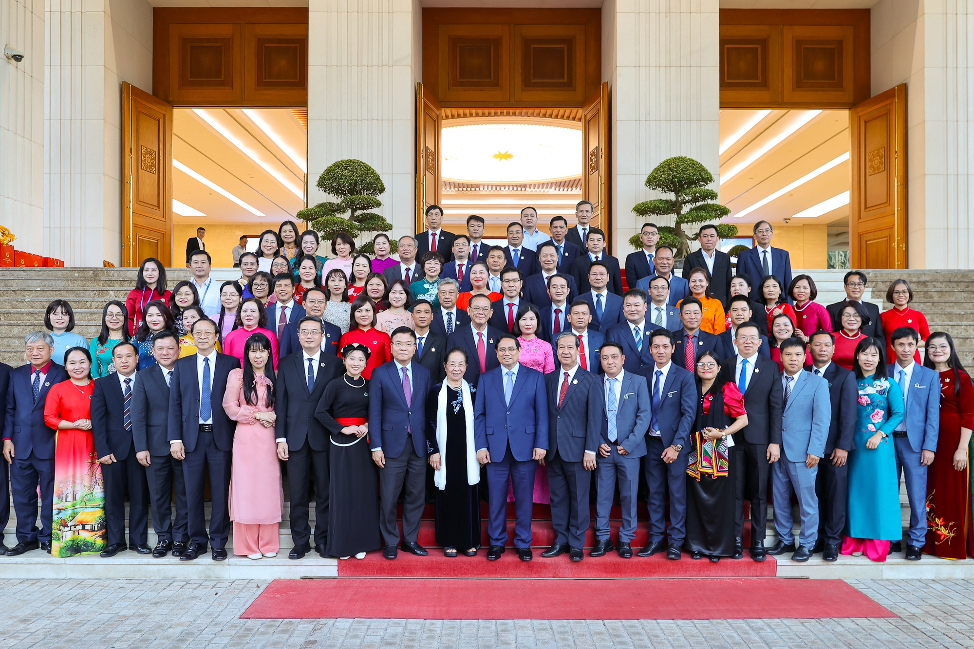 Thủ tướng Phạm Minh Chính: Giáo viên phải được thụ hưởng mức lương xứng đáng - Ảnh 4.