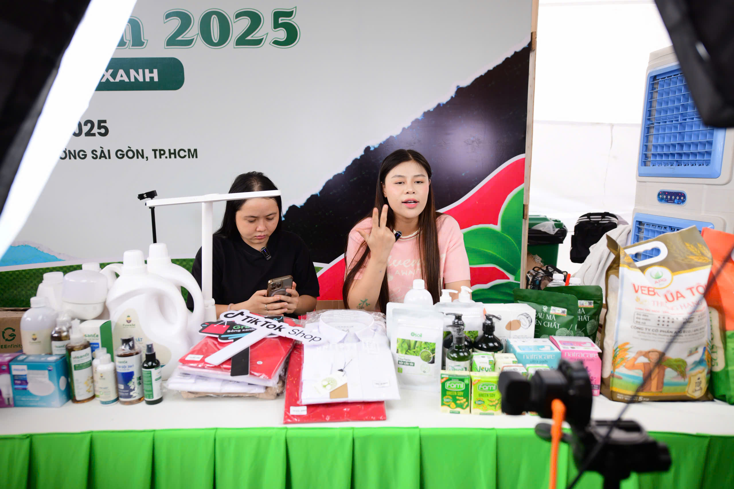 Hấp dẫn chuỗi Mega livestream tại Ngày hội Việt Nam Xanh - Ảnh 2. livestream - Ảnh 2.