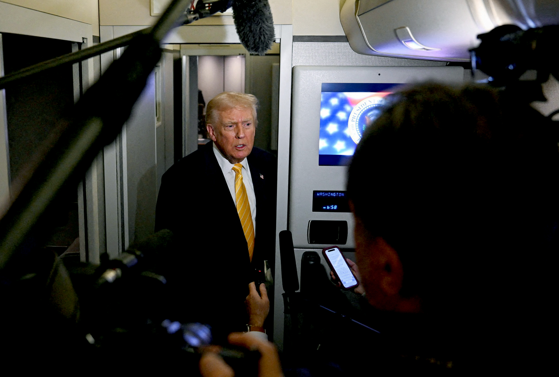 Ông Trump đòi kiện BBC 5 tỉ USD vì bê bối cắt ghép phát biểu - Ảnh 1.