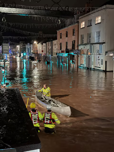 Storm Claudia kills 3 in Portugal, causes flooding in Britain- Ảnh 3. Storm Claudia kills 3 in Portugal, causes flooding in Britain- Ảnh 3.