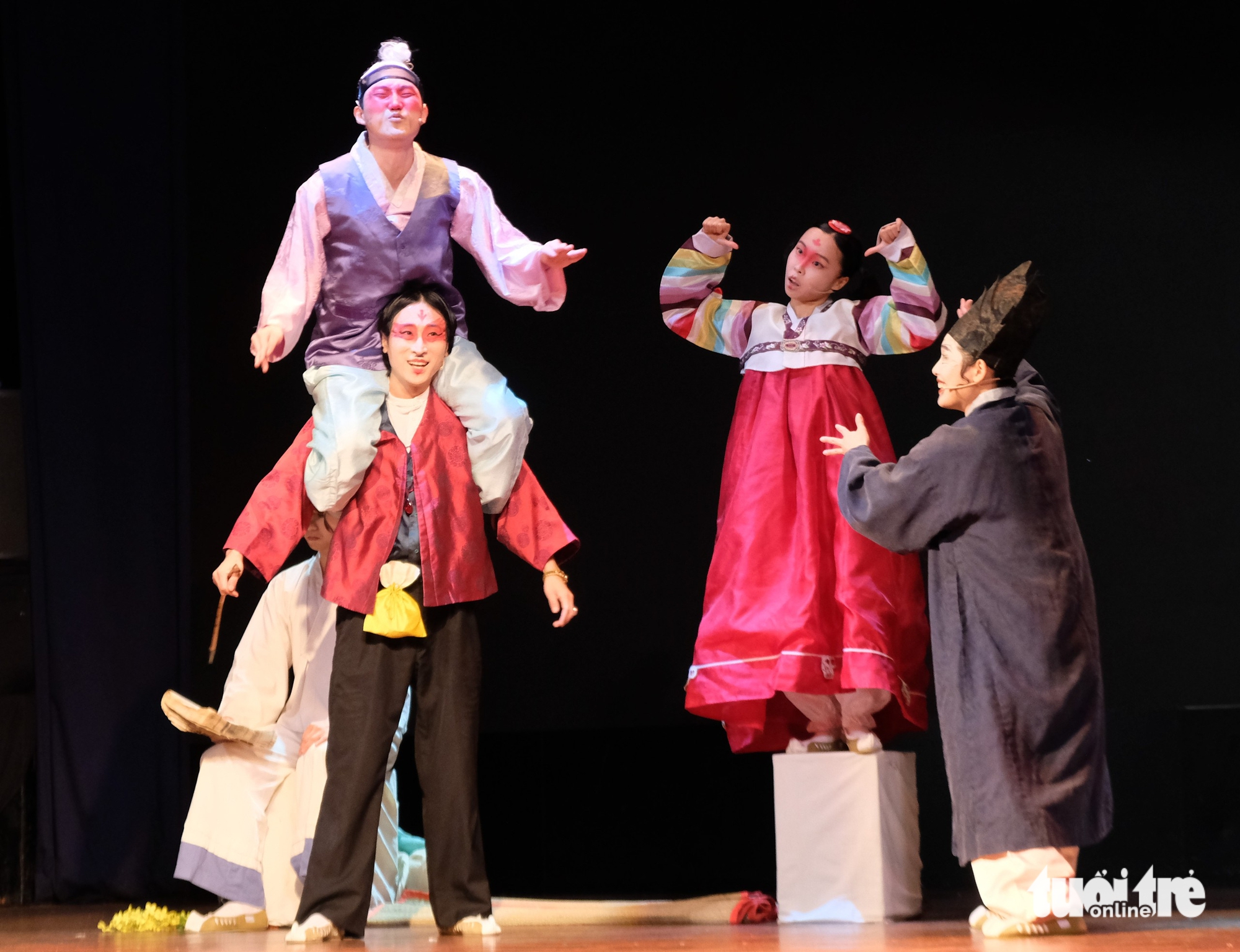 Thú vị câu chuyện đi tìm tình yêu chân thành của Đoàn kịch Hàn Quốc - Ảnh 2. Hàn Quốc - Ảnh 2.