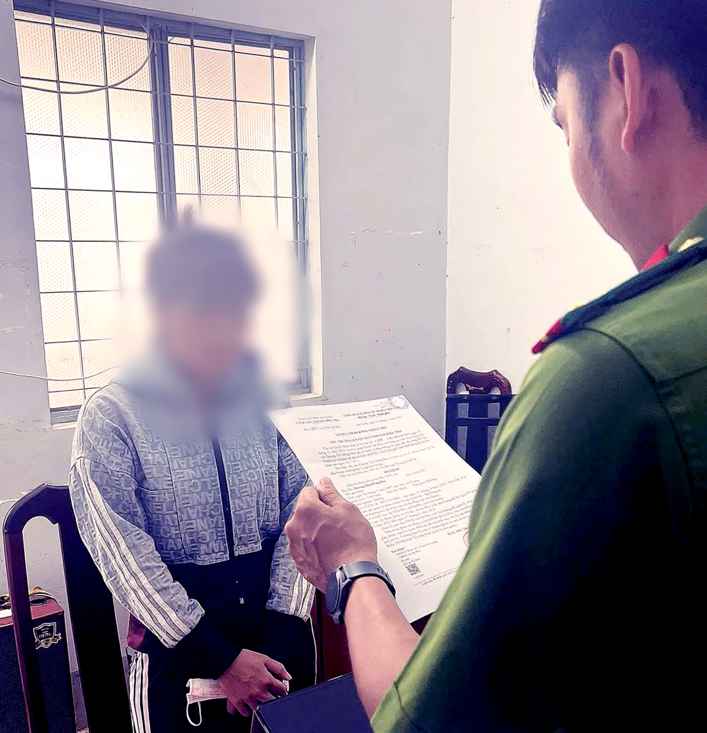 Khởi tố nữ 9X dụ người đàn ông U70 đi nhà nghỉ rồi chiếm đoạt tài sản - Ảnh 1.