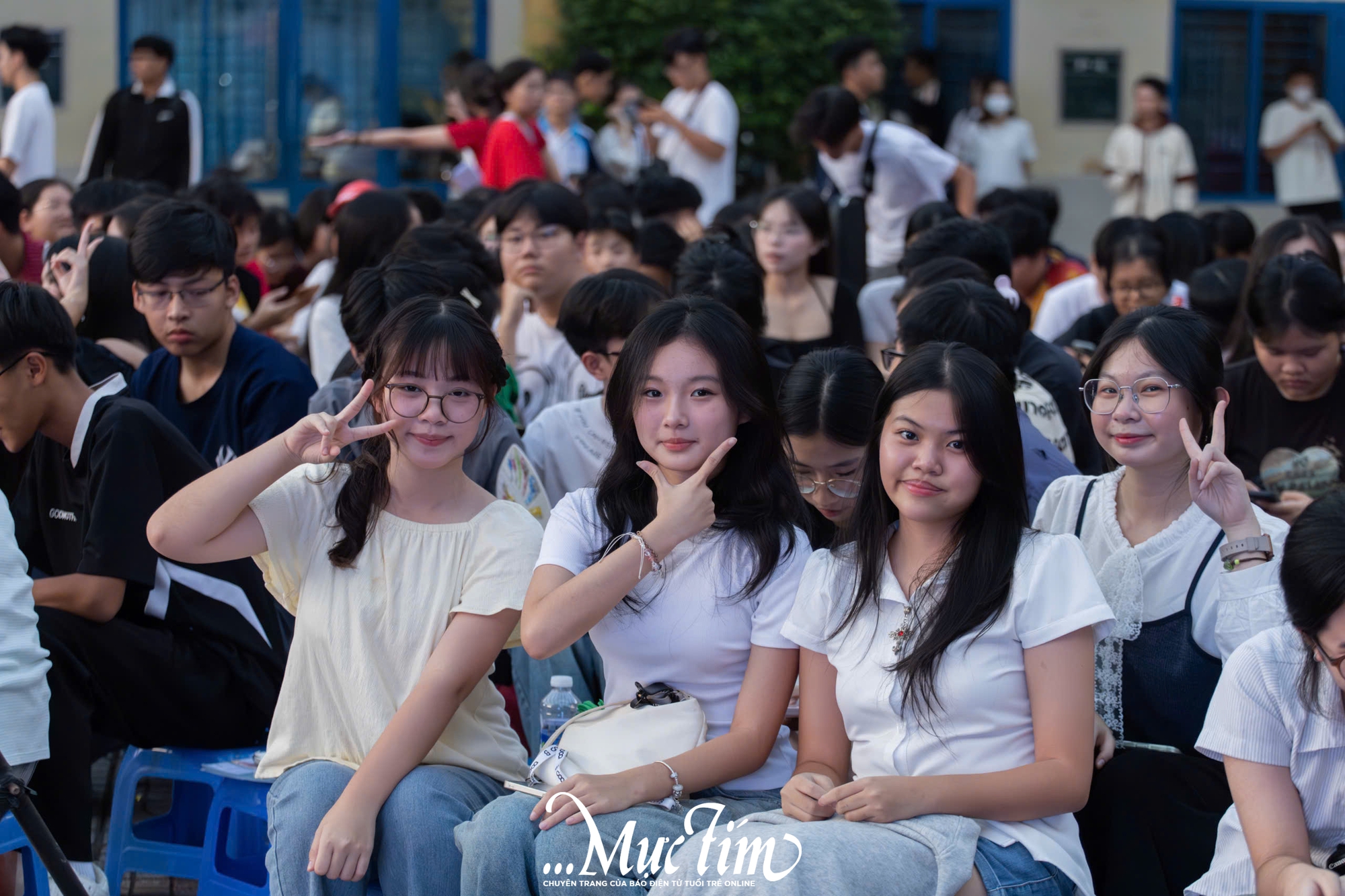 Teen Trường THPT Bình Phú bùng nổ cảm xúc trong đêm gala văn nghệ 20-11- Ảnh 2. Teen Trường THPT Bình Phú bùng nổ cảm xúc trong đêm gala văn nghệ 20-11- Ảnh 2.