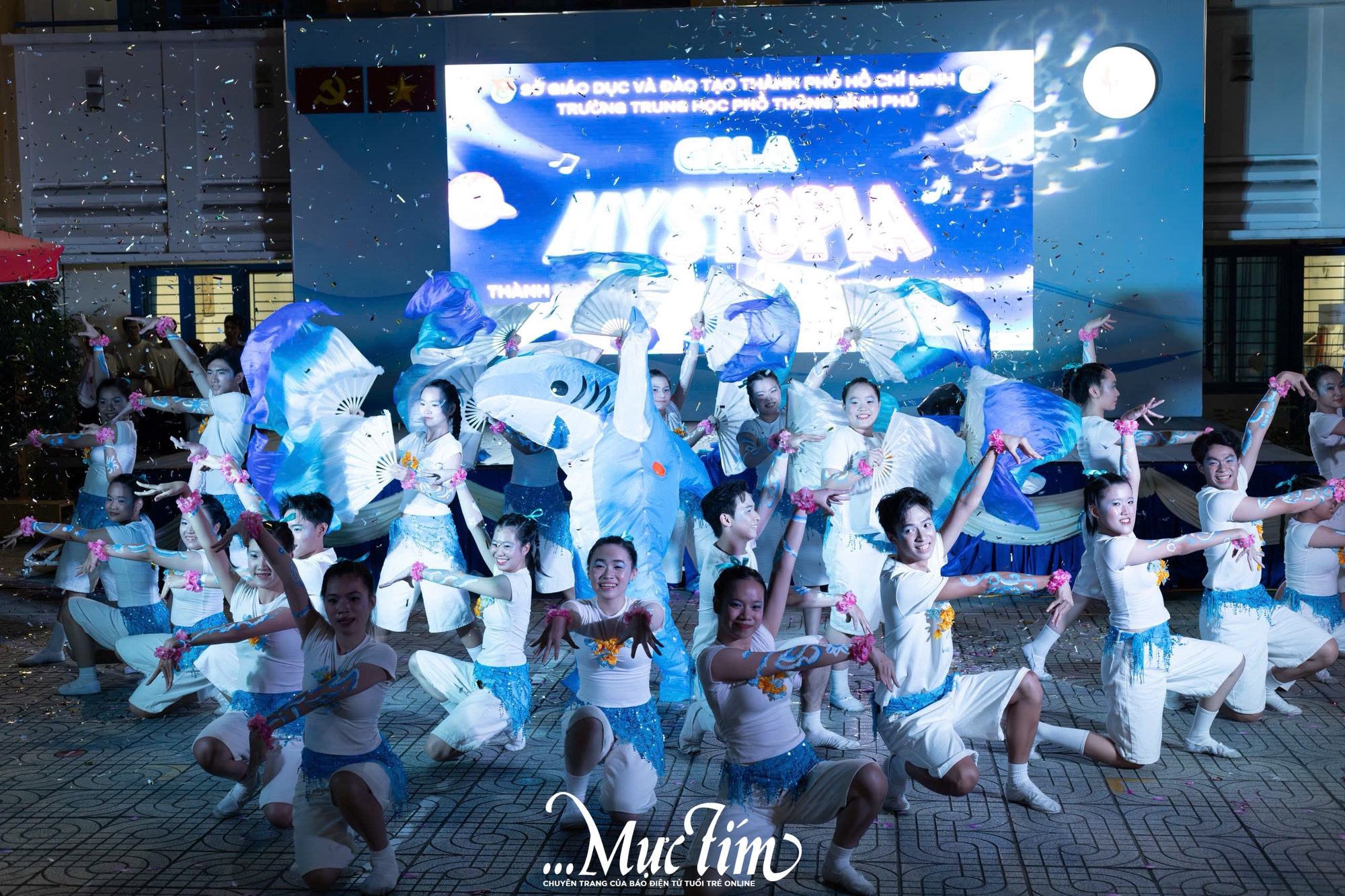 Teen Trường THPT Bình Phú bùng nổ cảm xúc trong đêm gala văn nghệ 20-11- Ảnh 16. Teen Trường THPT Bình Phú bùng nổ cảm xúc trong đêm gala văn nghệ 20-11- Ảnh 16.