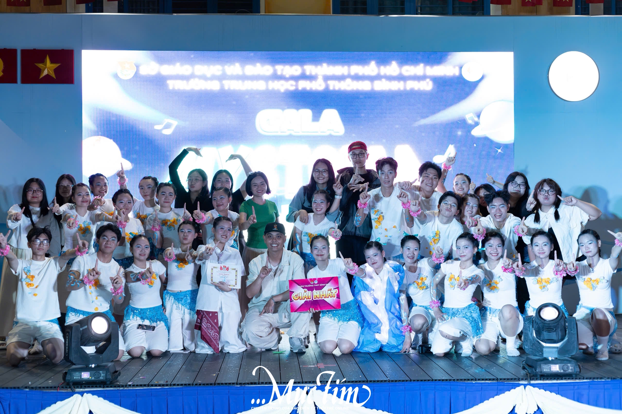 Teen Trường THPT Bình Phú bùng nổ cảm xúc trong đêm gala văn nghệ 20-11- Ảnh 22. Teen Trường THPT Bình Phú bùng nổ cảm xúc trong đêm gala văn nghệ 20-11- Ảnh 22.