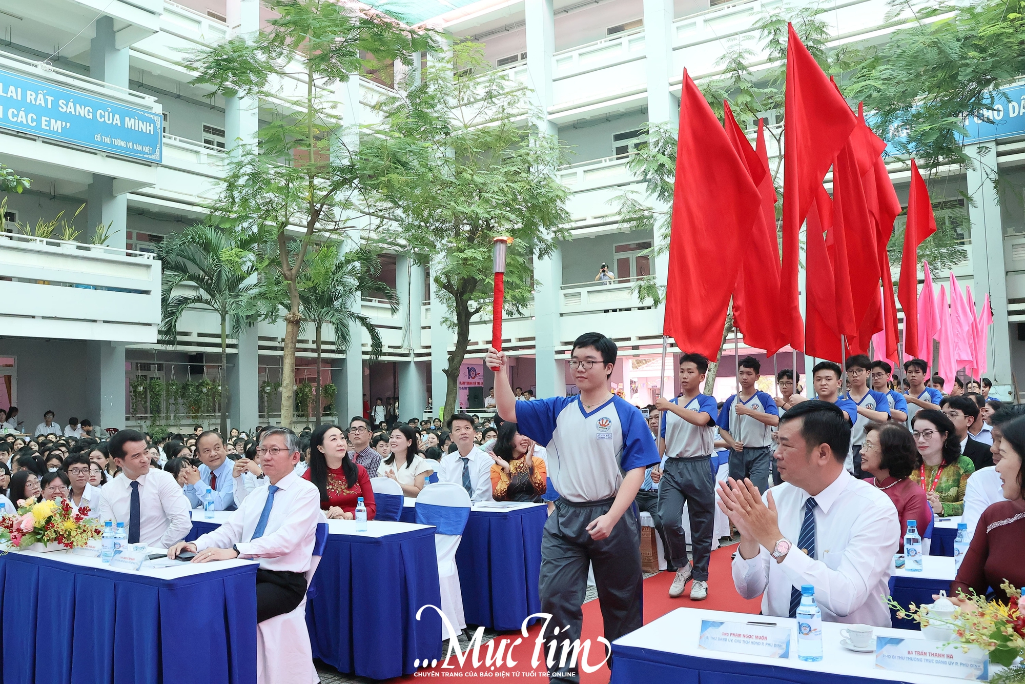 Nhìn lại 10 năm hình thành - vươn tầm - tiên phong của Trường THPT Võ Văn Kiệt- Ảnh 11. Nhìn lại 10 năm hình thành - vươn tầm - tiên phong của Trường THPT Võ Văn Kiệt- Ảnh 11.