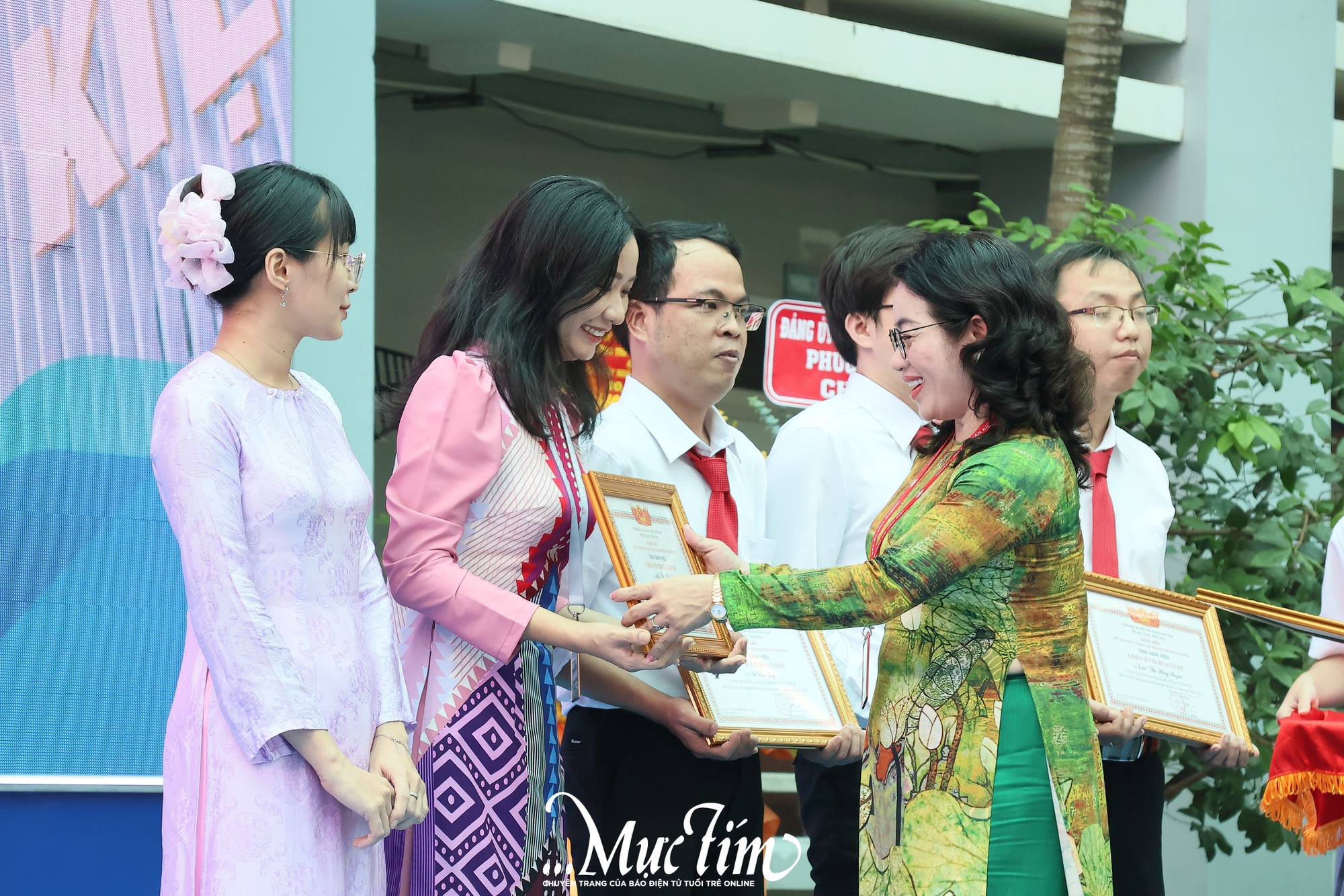 Nhìn lại 10 năm hình thành - vươn tầm - tiên phong của Trường THPT Võ Văn Kiệt- Ảnh 12. Nhìn lại 10 năm hình thành - vươn tầm - tiên phong của Trường THPT Võ Văn Kiệt- Ảnh 12.