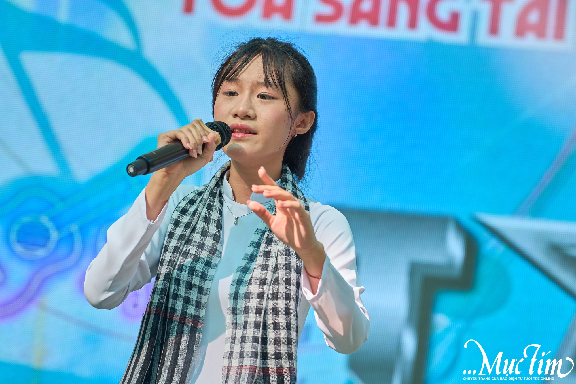 Teen THPT Nguyễn Tất Thành lan tỏa tình yêu quê hương, đất nước qua các tiết mục văn nghệ chào mừng 20-11- Ảnh 1.