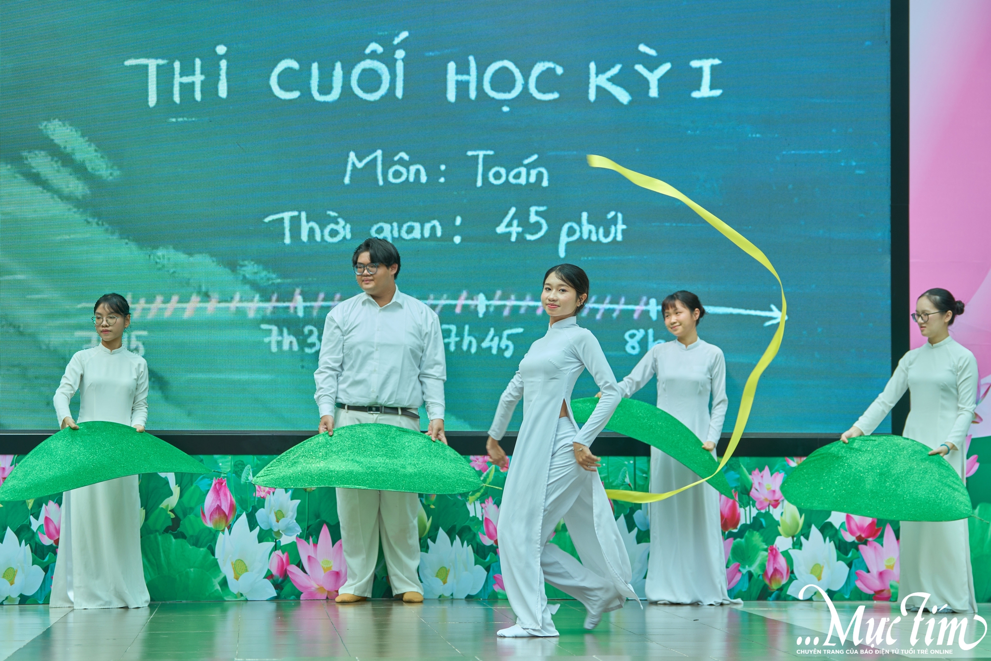 Teen THPT Nguyễn Tất Thành lan tỏa tình yêu quê hương, đất nước qua các tiết mục văn nghệ chào mừng 20-11- Ảnh 17.