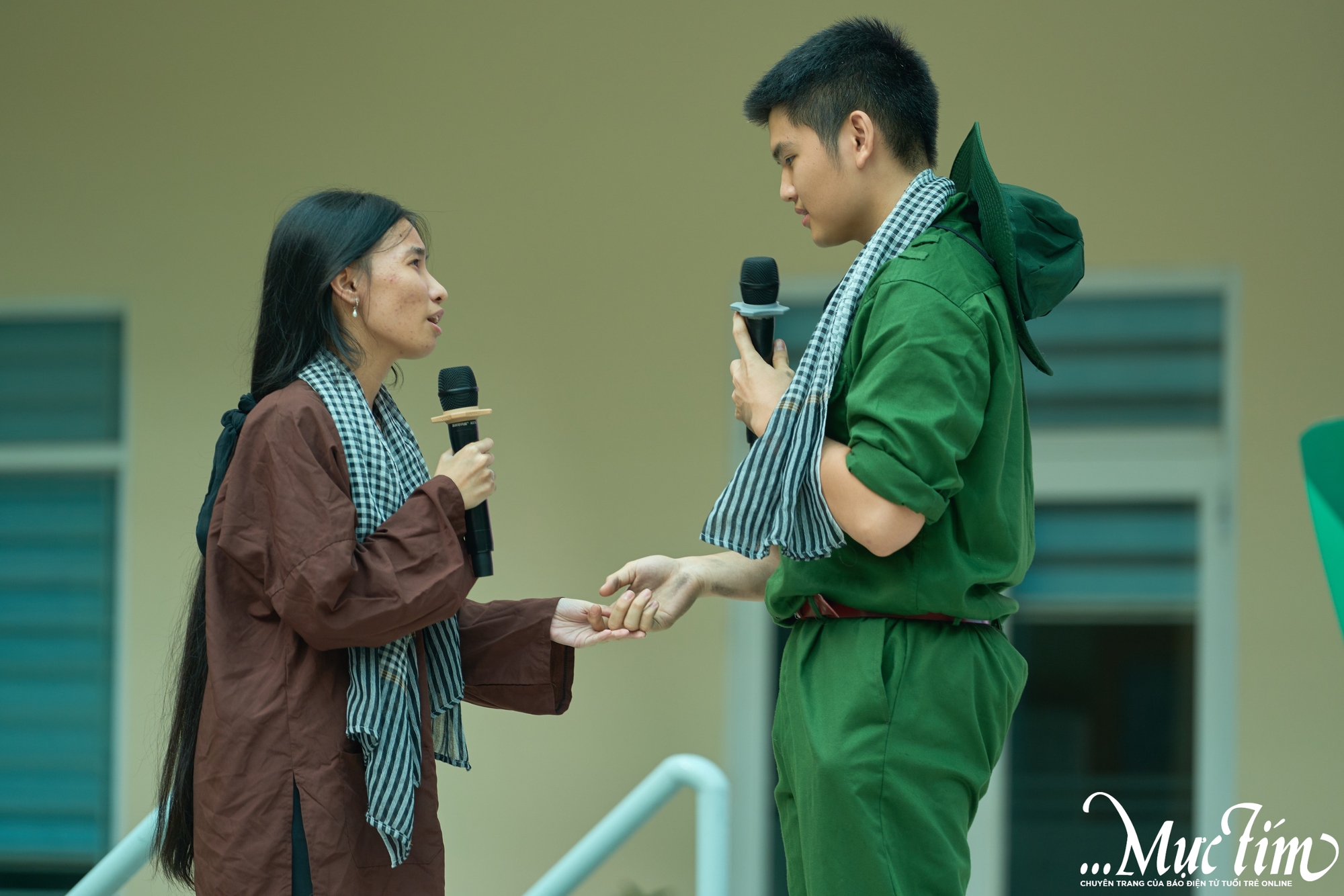 Teen THPT Nguyễn Tất Thành lan tỏa tình yêu quê hương, đất nước qua các tiết mục văn nghệ chào mừng 20-11- Ảnh 13. Teen THPT Nguyễn Tất Thành lan tỏa tình yêu quê hương, đất nước qua các tiết mục văn nghệ chào mừng 20-11- Ảnh 13.