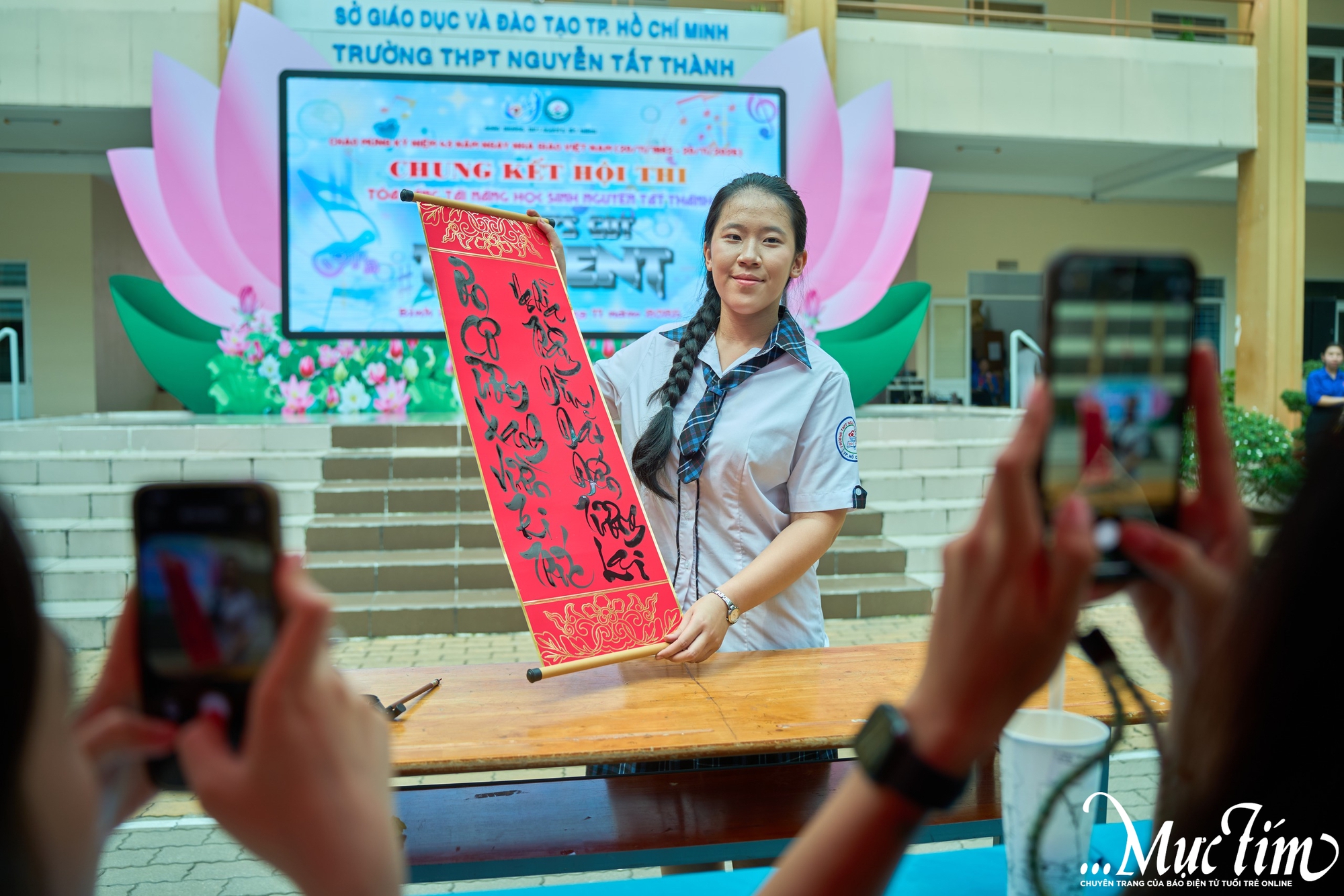 Teen THPT Nguyễn Tất Thành lan tỏa tình yêu quê hương, đất nước qua các tiết mục văn nghệ chào mừng 20-11- Ảnh 18. Teen THPT Nguyễn Tất Thành lan tỏa tình yêu quê hương, đất nước qua các tiết mục văn nghệ chào mừng 20-11- Ảnh 18.