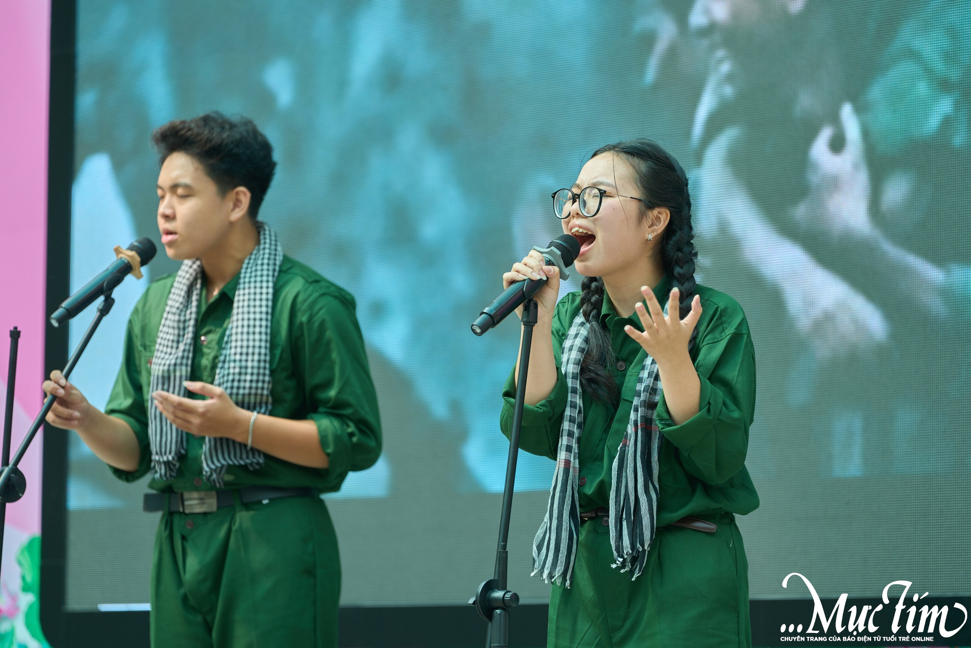 Teen THPT Nguyễn Tất Thành lan tỏa tình yêu quê hương, đất nước qua các tiết mục văn nghệ chào mừng 20-11- Ảnh 5. Teen THPT Nguyễn Tất Thành lan tỏa tình yêu quê hương, đất nước qua các tiết mục văn nghệ chào mừng 20-11- Ảnh 5.