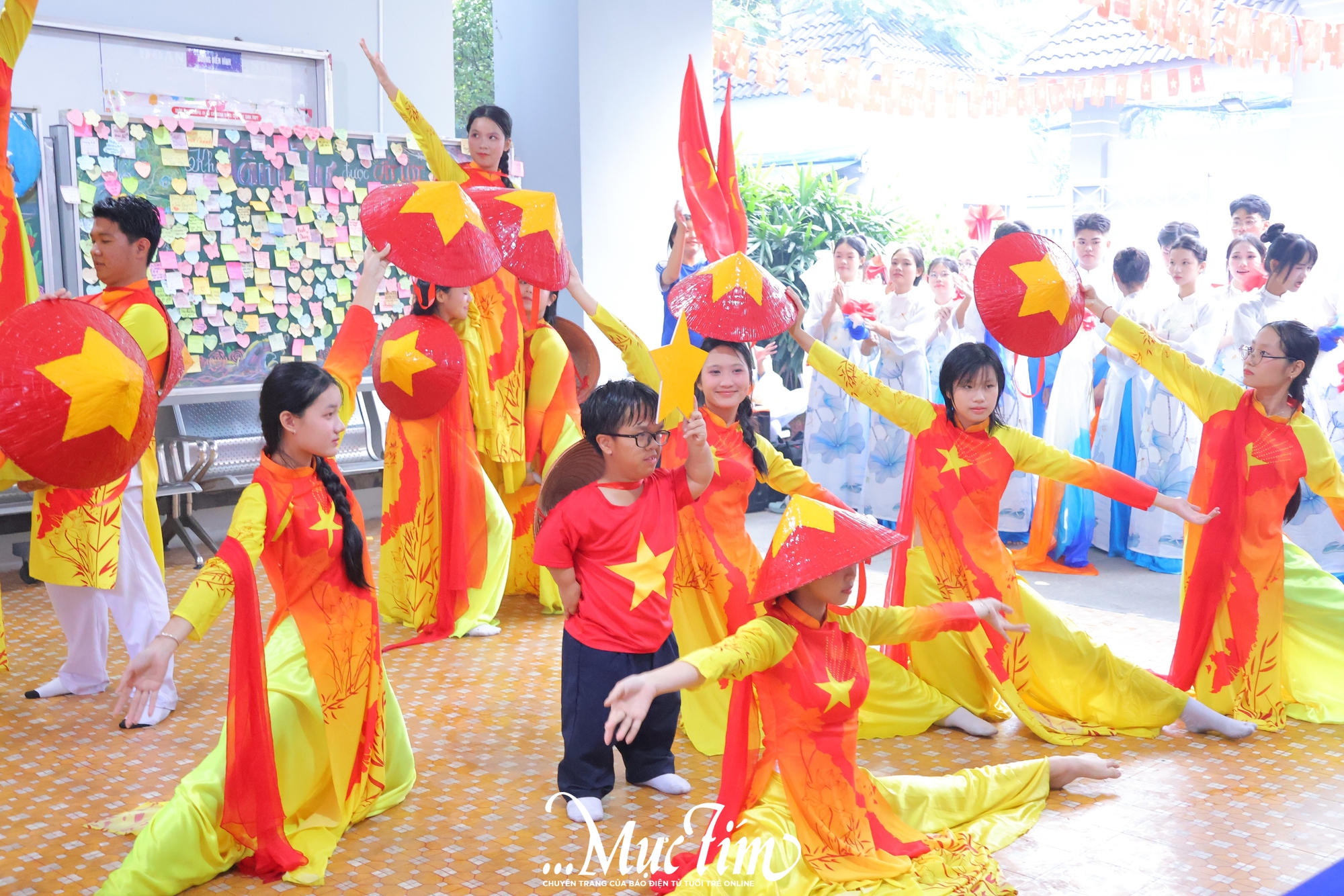 Bí quyết có bài thi văn nghệ thành công của học trò Trường THPT Bà Điểm- Ảnh 1. Bí quyết có bài thi văn nghệ thành công của học trò Trường THPT Bà Điểm- Ảnh 1.