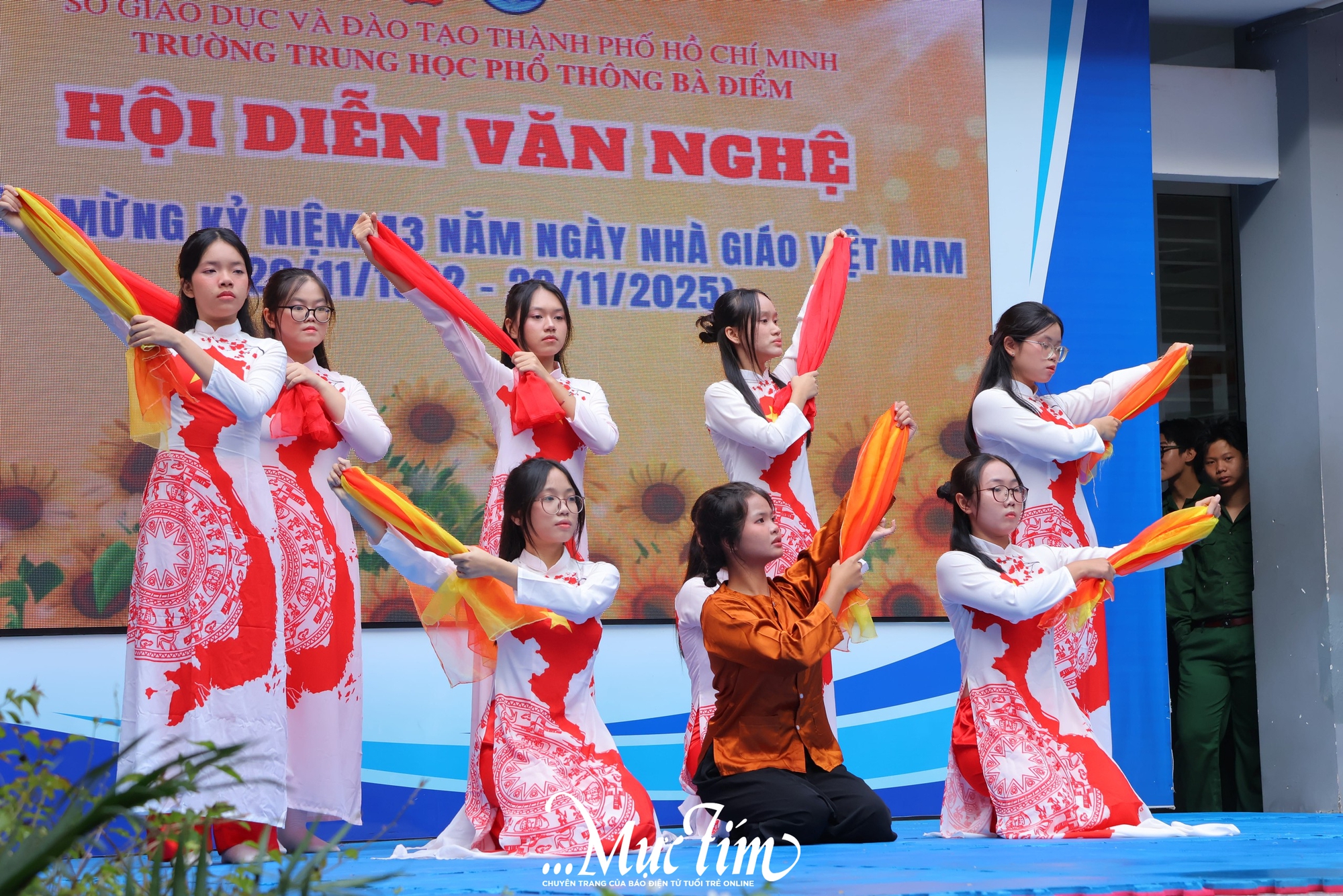 Bí quyết có bài thi văn nghệ thành công của học trò Trường THPT Bà Điểm- Ảnh 13. Bí quyết có bài thi văn nghệ thành công của học trò Trường THPT Bà Điểm- Ảnh 13.