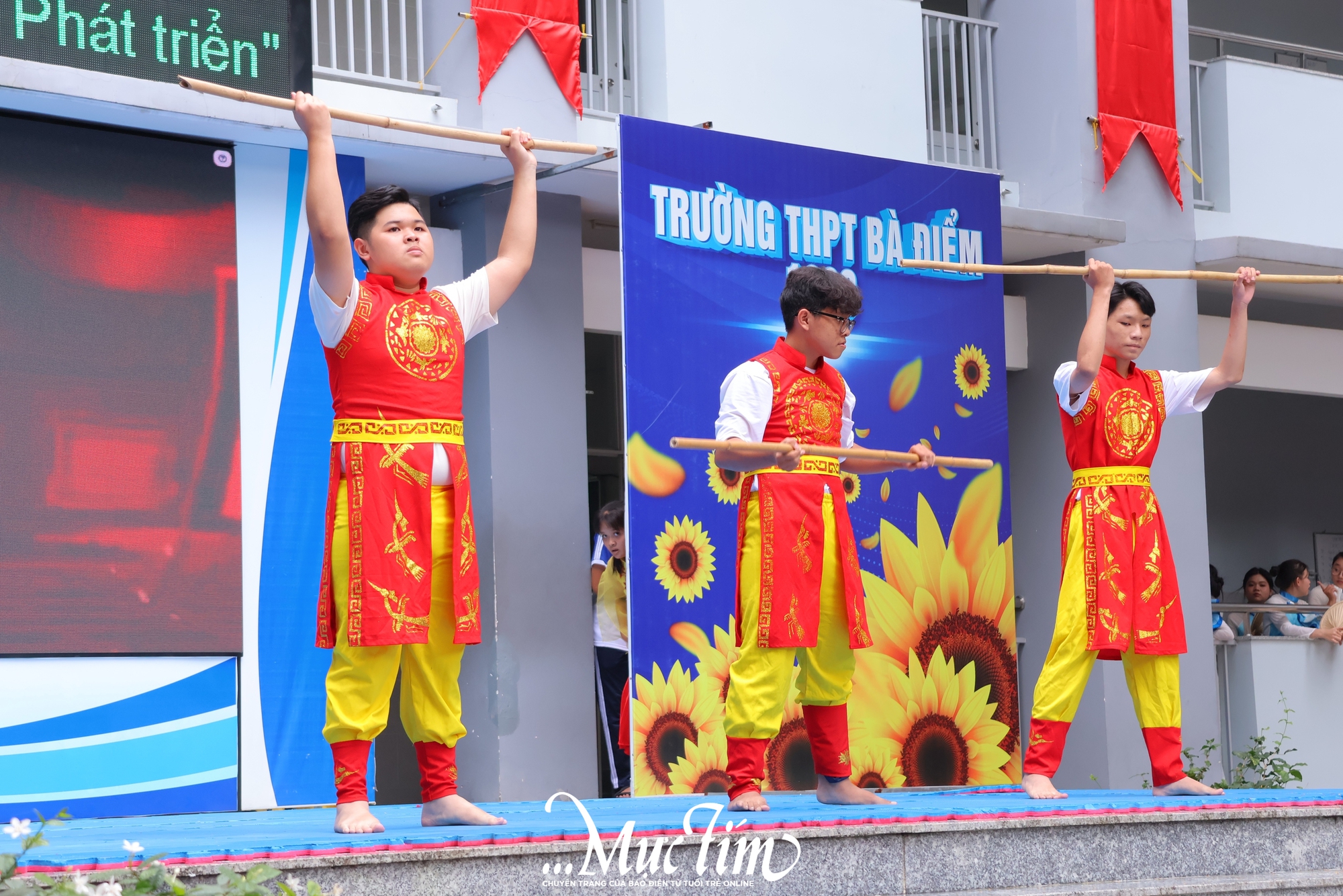 Bí quyết có bài thi văn nghệ thành công của học trò Trường THPT Bà Điểm- Ảnh 18. Bí quyết có bài thi văn nghệ thành công của học trò Trường THPT Bà Điểm- Ảnh 18.