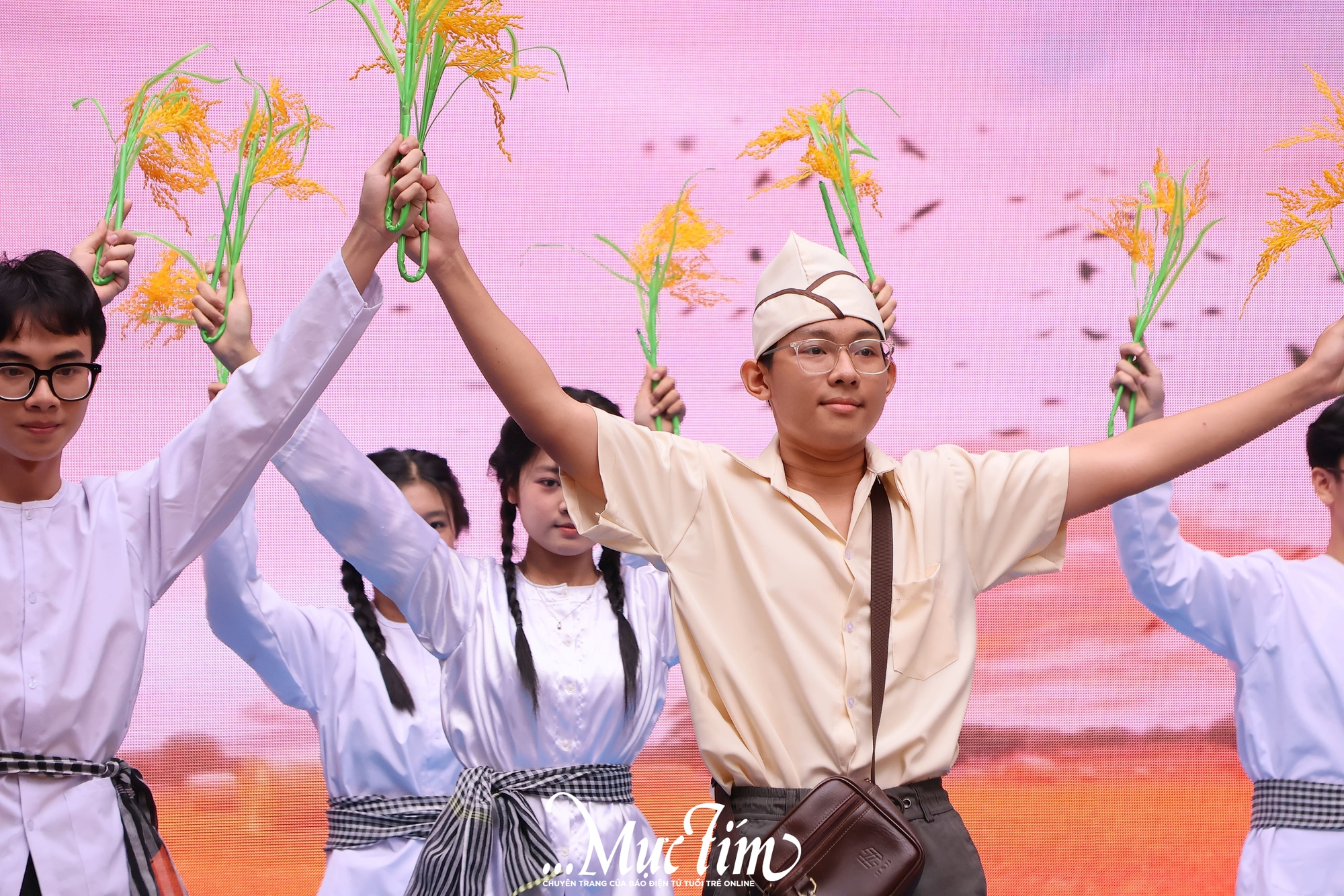 Bí quyết có bài thi văn nghệ thành công của học trò Trường THPT Bà Điểm- Ảnh 19. Bí quyết có bài thi văn nghệ thành công của học trò Trường THPT Bà Điểm- Ảnh 19.