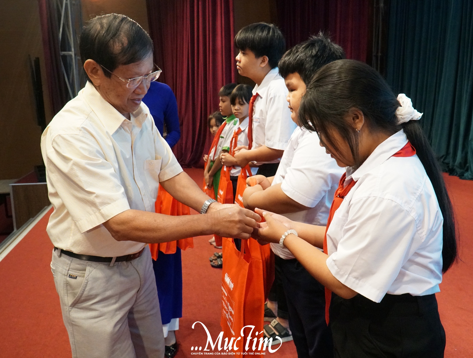 Học bổng Vì tương lai Việt Nam: những mầm xanh vẫn kiên cường giữa bão giông - Ảnh 9.