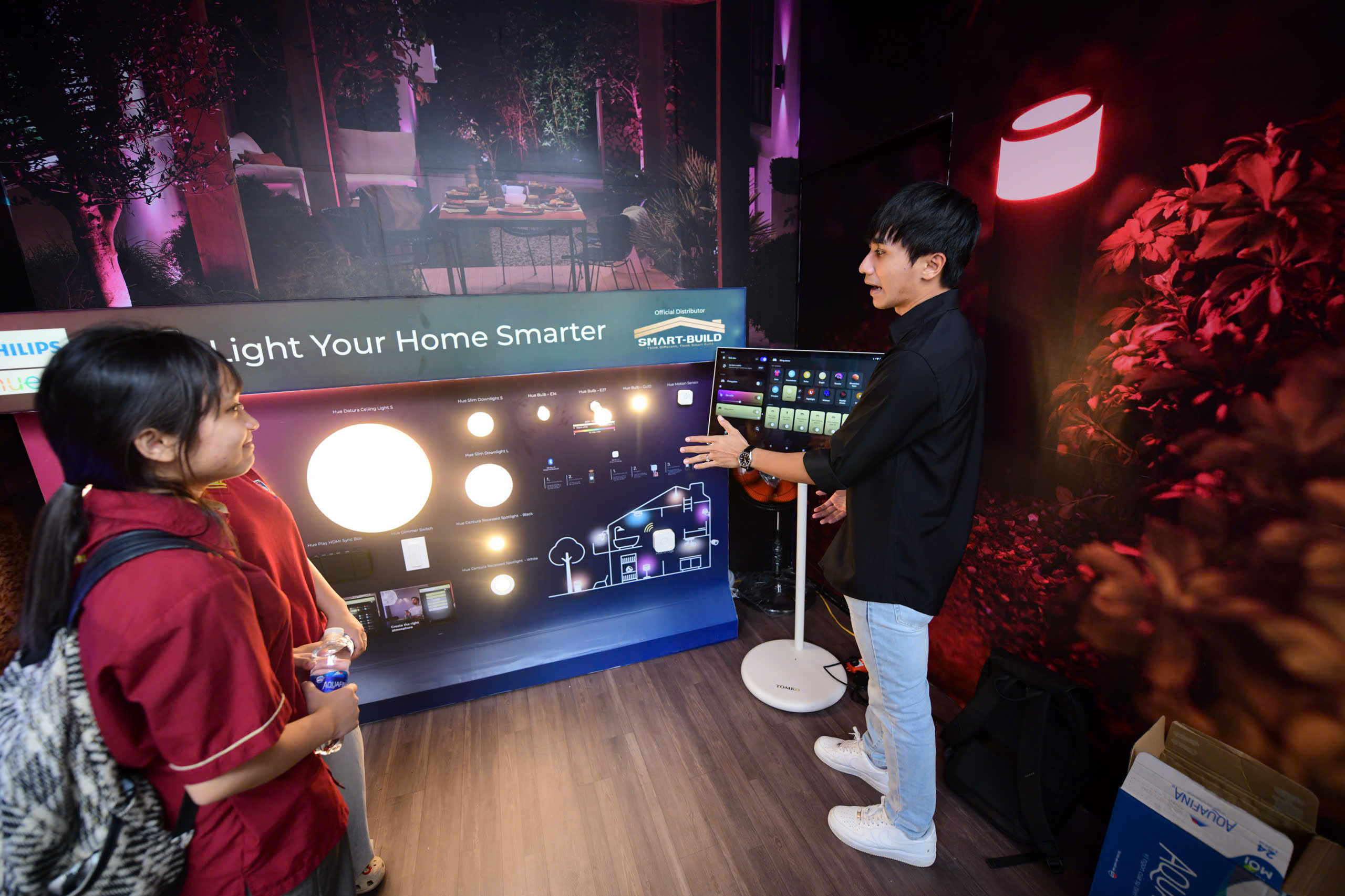 Tìm hiểu công nghệ chiếu sáng thông minh, tiết kiệm tại ngày hội Việt Nam Xanh- Ảnh 1. Việt Nam xanh - Ảnh 1.