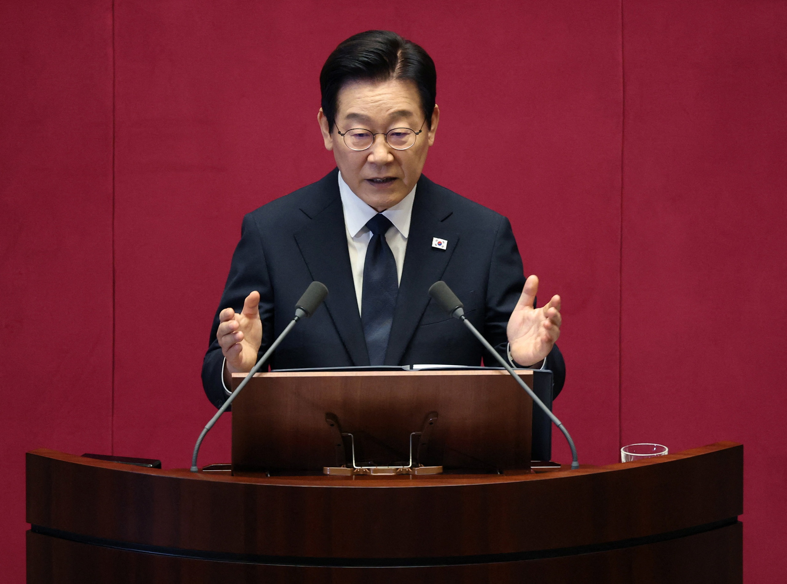 Từng là lao động trẻ em, Tổng thống Hàn Quốc quyết dẹp các 'công trường tử thần' - Ảnh 1. Hàn Quốc - Ảnh 1.